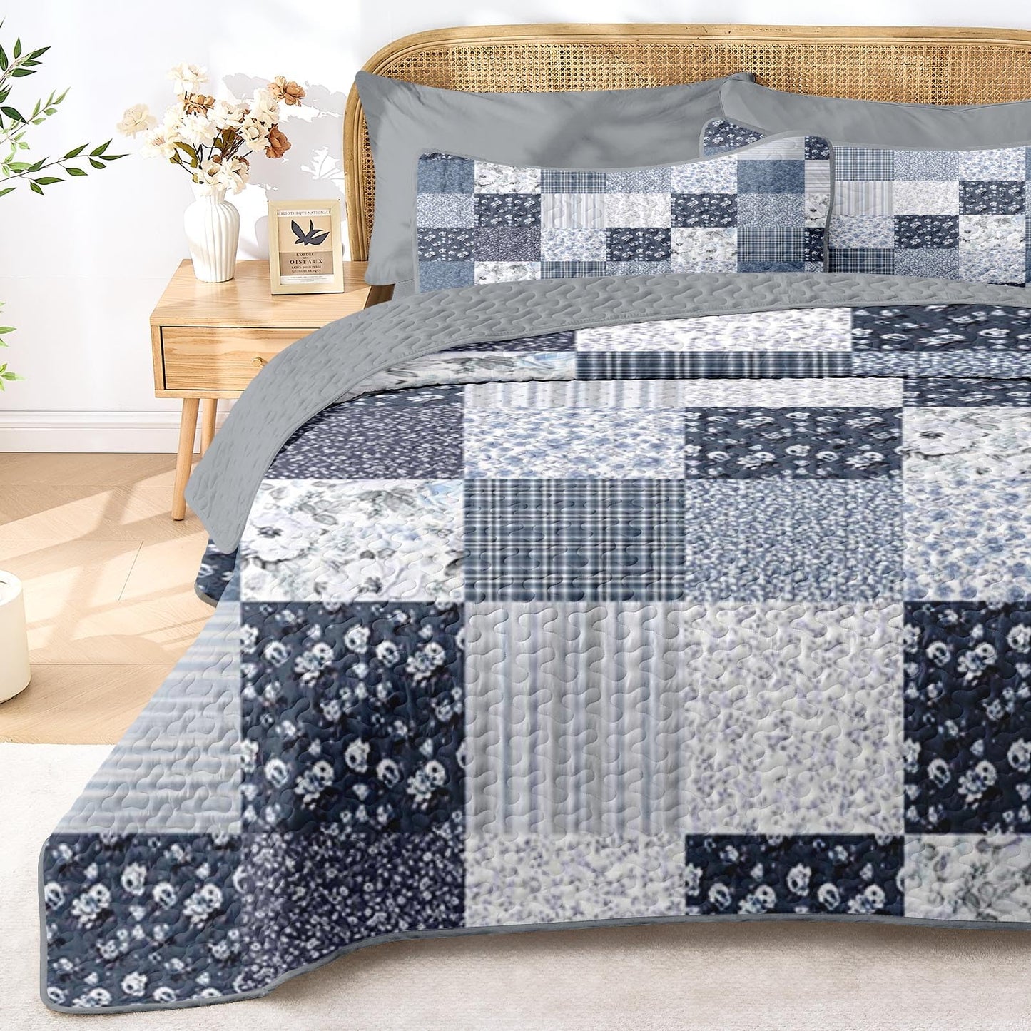 Pamnest Patchwork Quilt Set Queen Size, Floral Boho 3 Pcs Soft Bed Cover Bedding Set, Rustic Blue Farmhouse Lightweight Bedspread Coverlet with 2 Pillow Shams for All Season