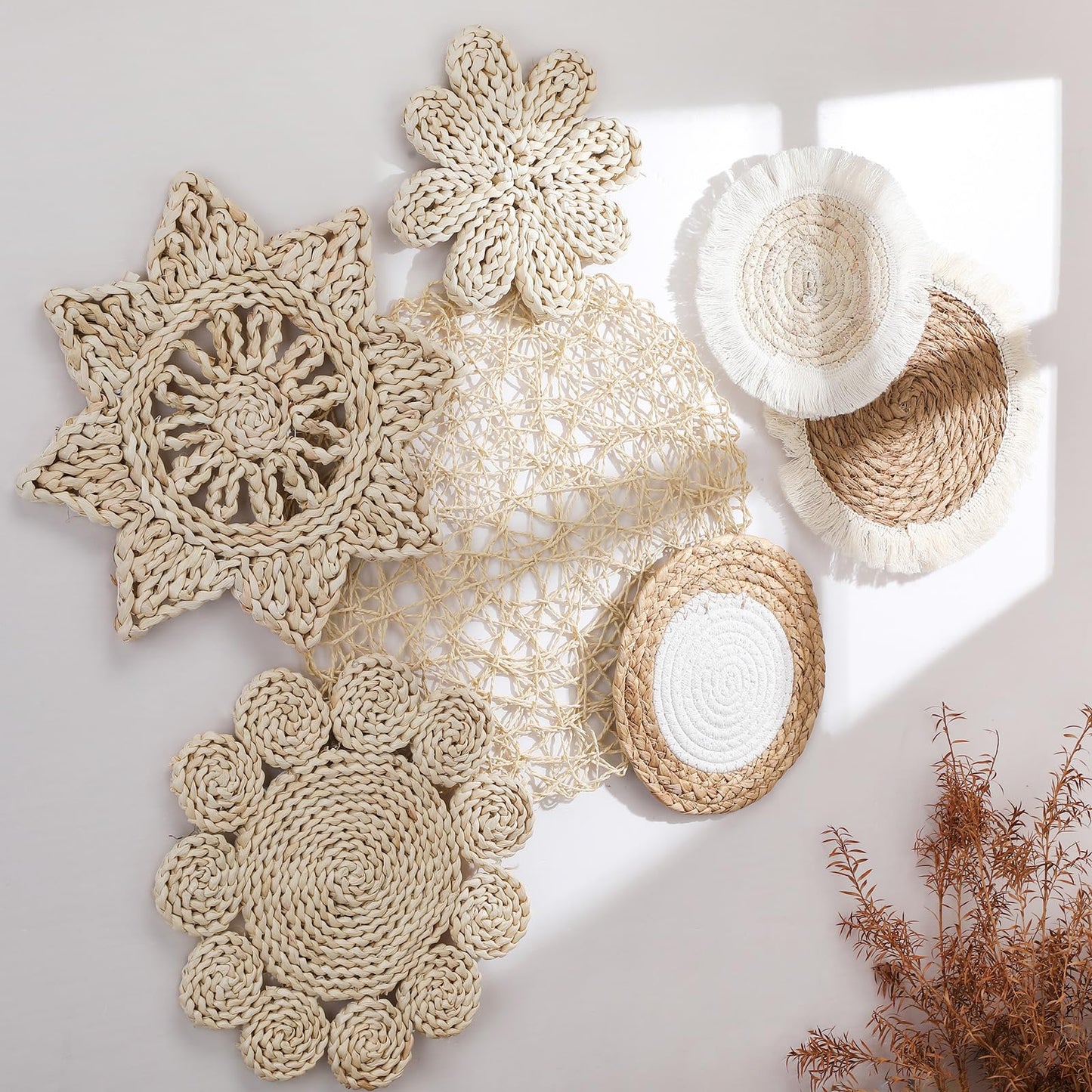 Beeveer 7 Pcs Boho Wall Baskets Decor Hanging Rustic Rattan Wicker Wall Baskets Round Wall Art for Farmhouse Living Rooms Bedrooms Kitchen Decorations
