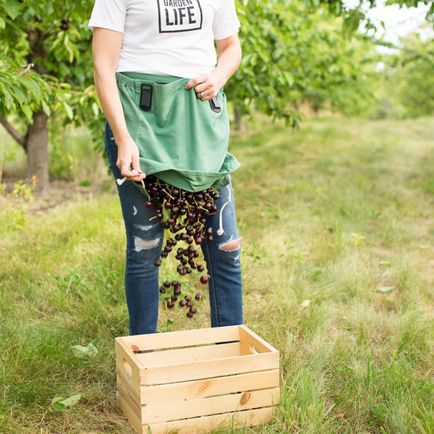Roo Gardening Waist Apron with Pockets for Women & Men - Canvas Garden Apron with Harvesting Pouch, Water-Resistant, Washable