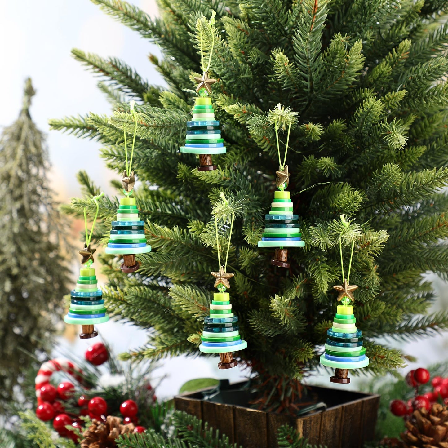 Soulchen 16 Sets Button Winter Ornament Kit Button Christmas Tree Craft DIY Green Hanging Ornament Kit for Home Winter Holiday Party Decoren