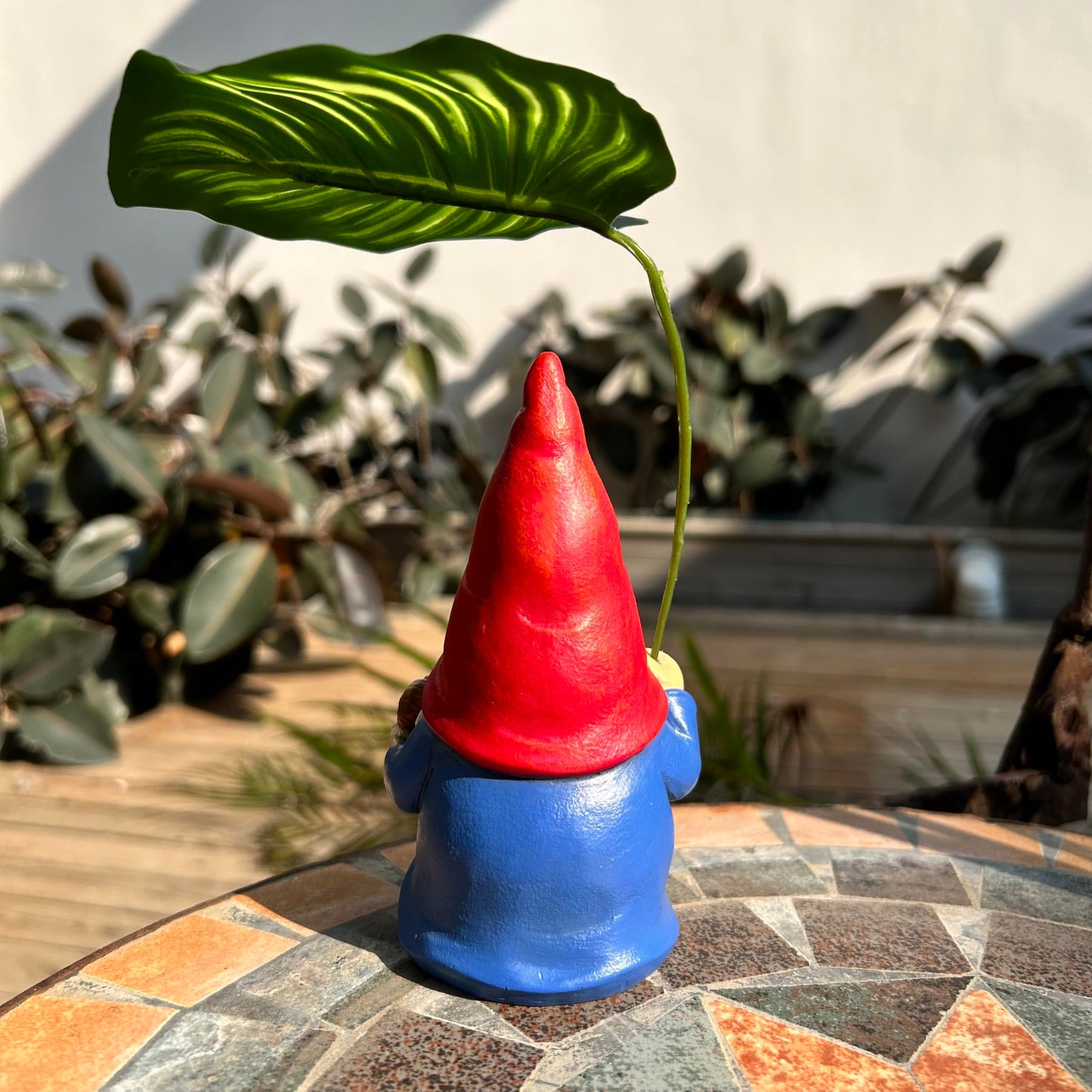 WSHMZYHOME Garden Gnome Statue Decoration with Leaf Umbrella, 6.5” Figurine Ornament for Indoor Outdoor Home Patio Yard Lawn, for Gnome Lovers & Garden Enthusiasts，Mom，Women