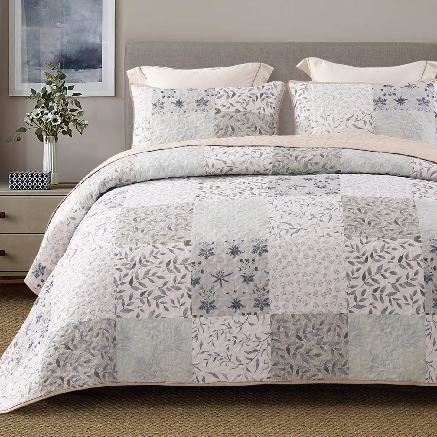 Exclusivo Mezcla Reversible Boho Quilts Queen Size, Gray Bedspreads Lightweight Coverlet All Season Patchwork Quilt Bedding Set with Printed Floral Pattern (1 Quilt, 2 Pillow Shams)