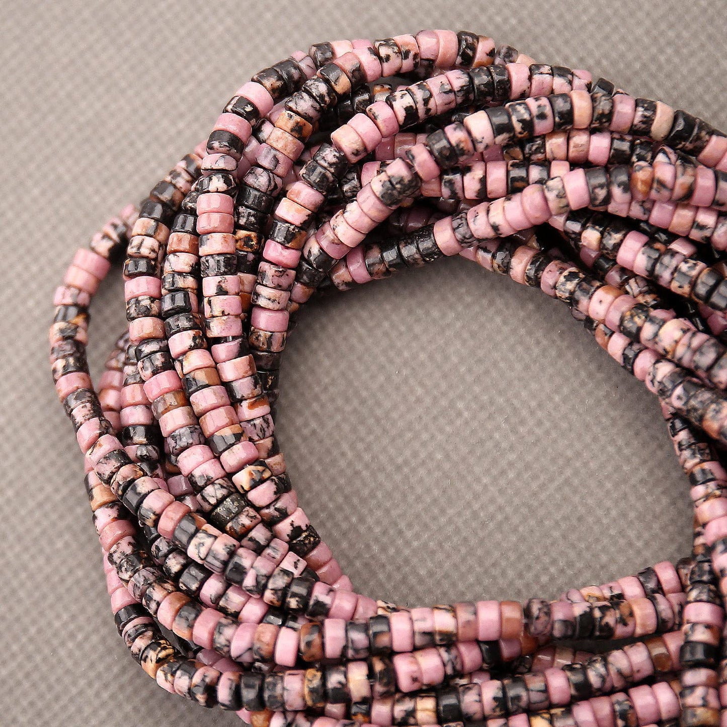150PCs Natural Black Strip Rhodonite Spacer Beads, Loose Semi Precious Flat Round Gemstone Heishi Disc Stone Beads for Beading Jewelry Making 4mm*2mm 38cm