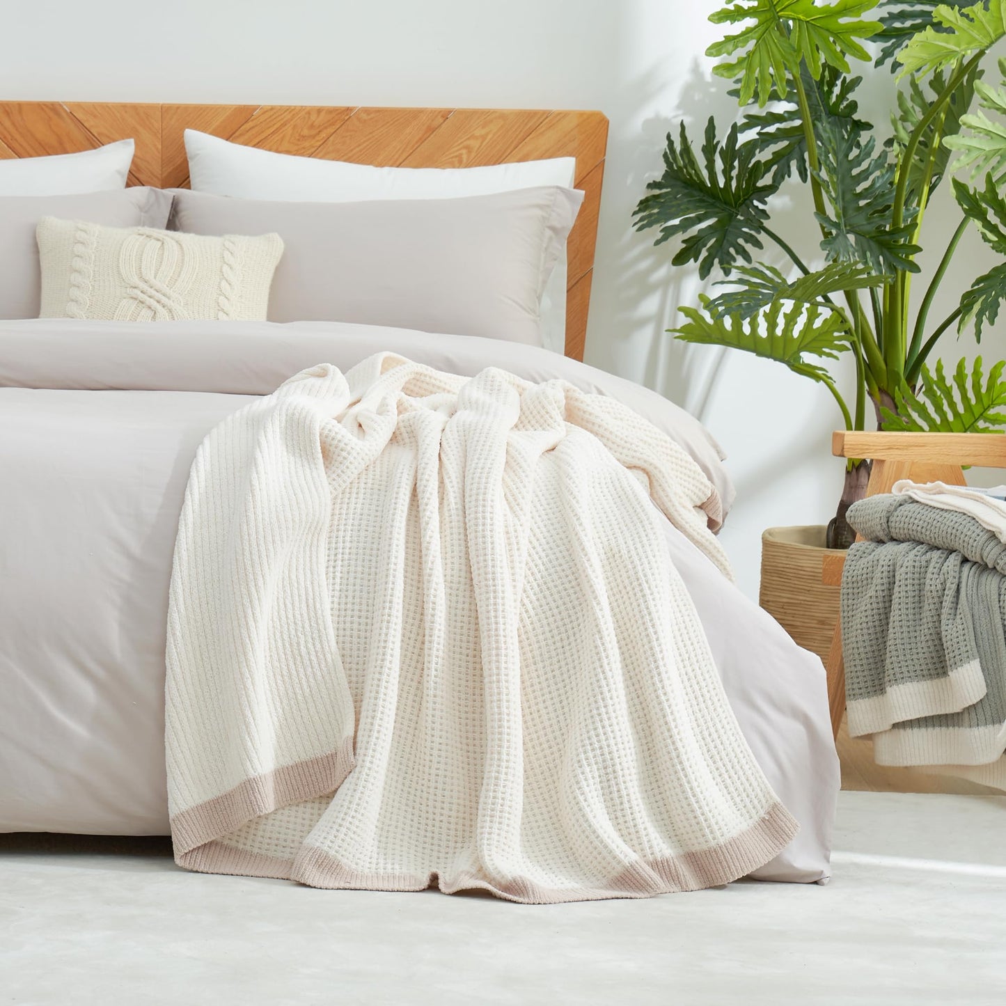 Amélie Home Chenille Throw Blanket, Soft Cozy Waffle Throw for Couch & Sofa, Warm Yet Lightweight, Breathable All-Season Throws for Women Men, Housewarming, Birthdays, 50"x60", Ivory