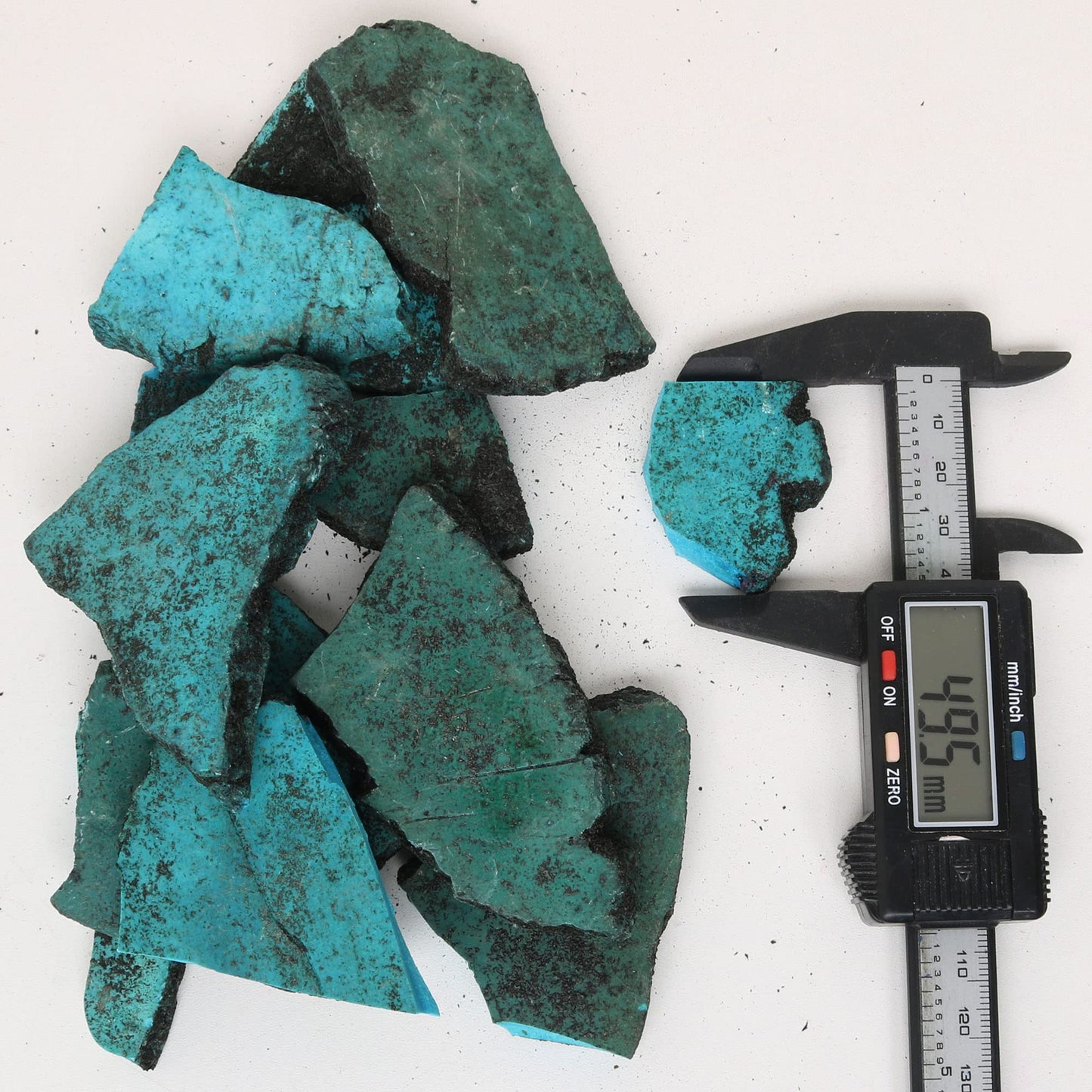 REAL-GEMS Natural Raw Healing Crystals Rough Stones for Tumbling, Cabbing, Polishing, Wire Wrapping, Wicca & Reiki Crystal Healing, Mix Gemstones,7 Chakra (Turquoise Plate)