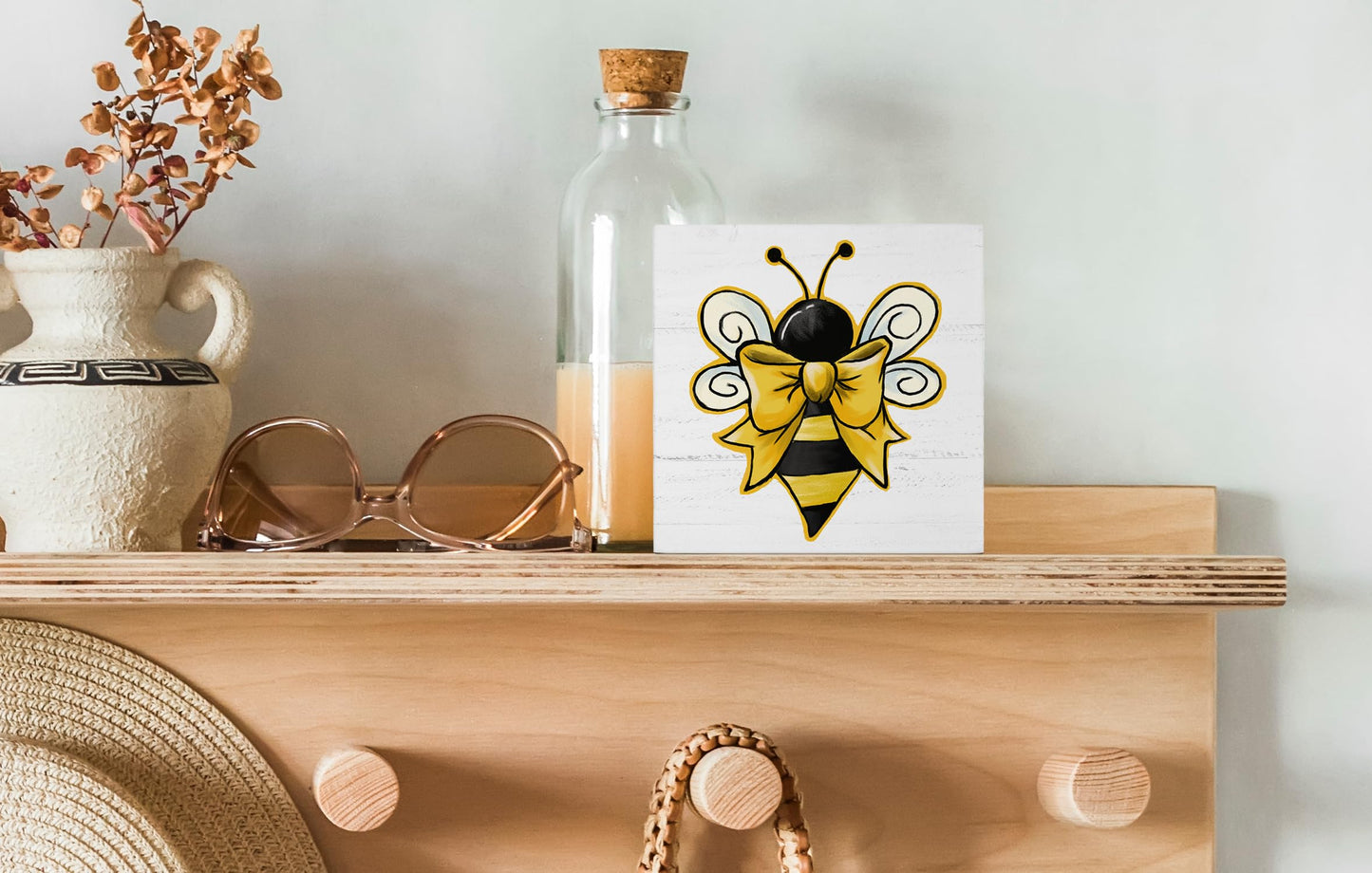 XYDEG Rustic Wooden Bee House Sign Decor, Honey Bee Bumblebee Farmhouse Plaque Tabletop Tiered Tray Summer Decor for Home & Office