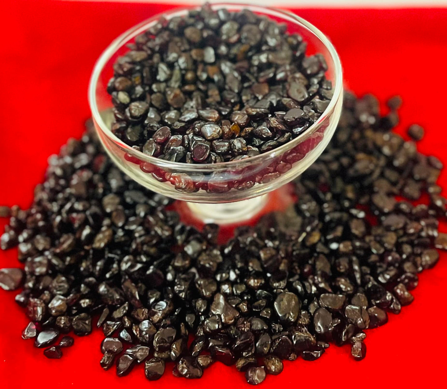 Indian Consigners Natural Crushed Polished Tumbled Gem Stone Chips, Decoration & Healing Crystals (Garnet)