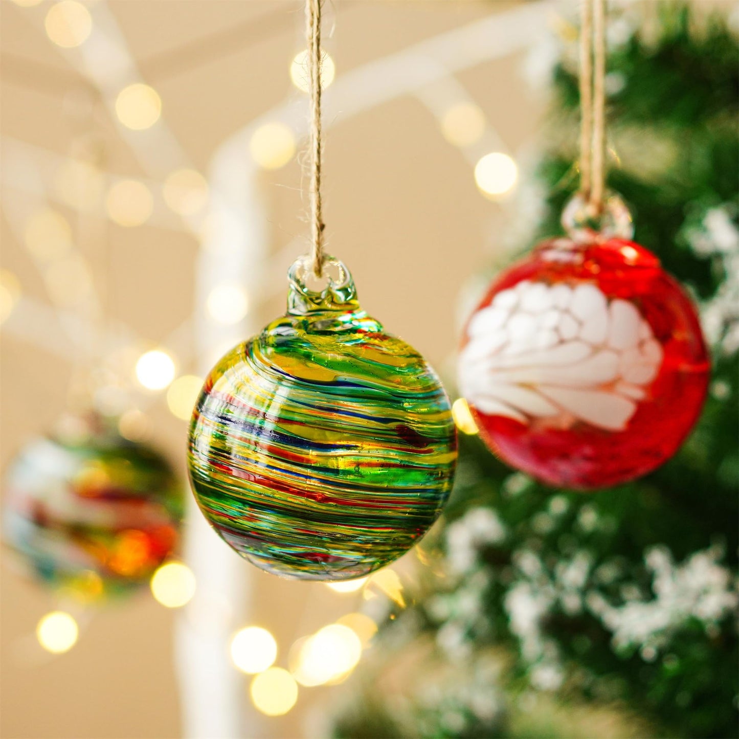 6pcs Hand-Blown Glass Ornaments Balls Hanging Glass Balls Witches Ball Gazing Ball for Home Window Outdoor Garden Patio Xmas Tree Décor