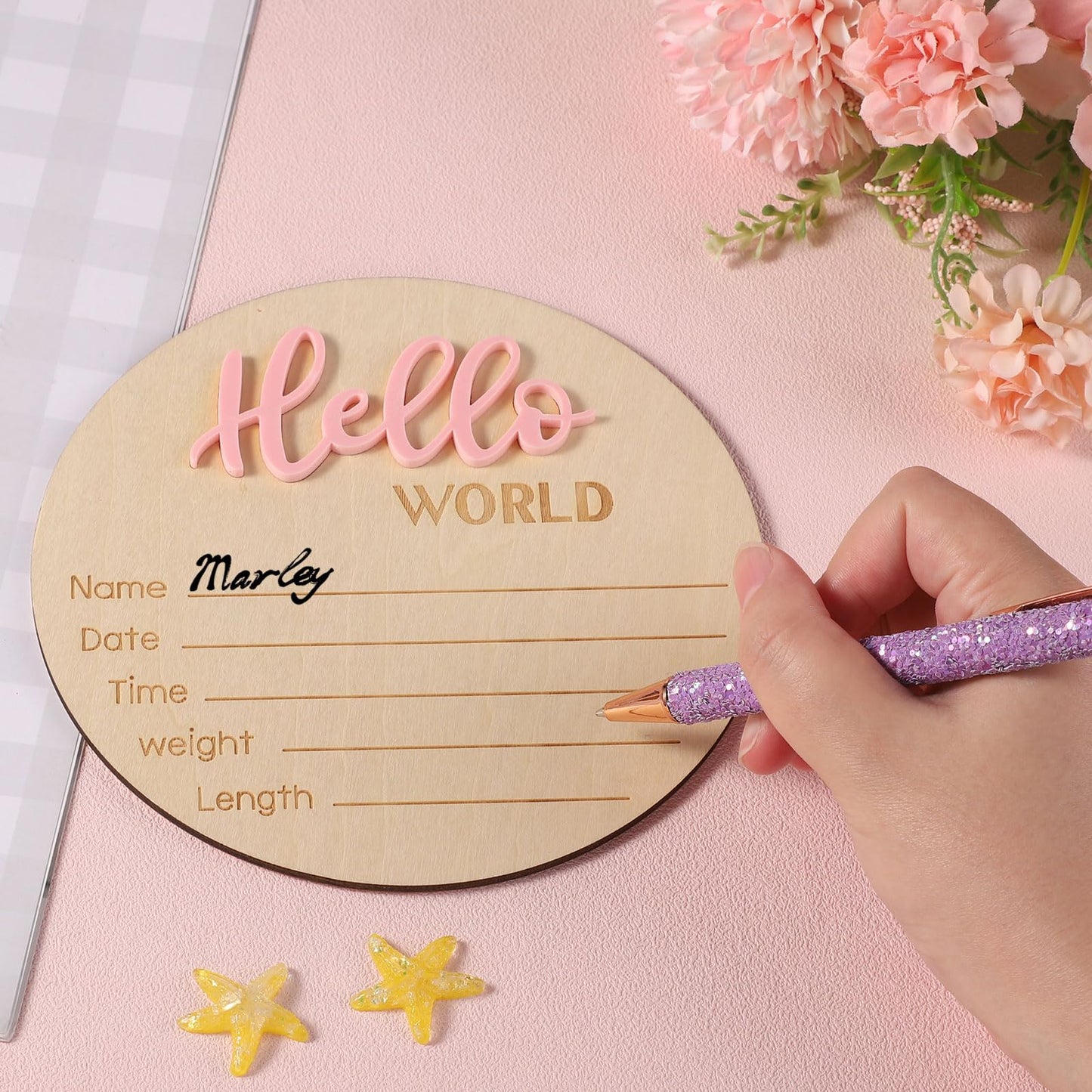 Baby Announcement Sign, 5.9in Wooden Hello World Newborn Signs Birth Announcement Sign Welcome Name Plaques for Newborn Boys and Girls Photo Props Baby Shower Hospital Nursery (Light Pink)