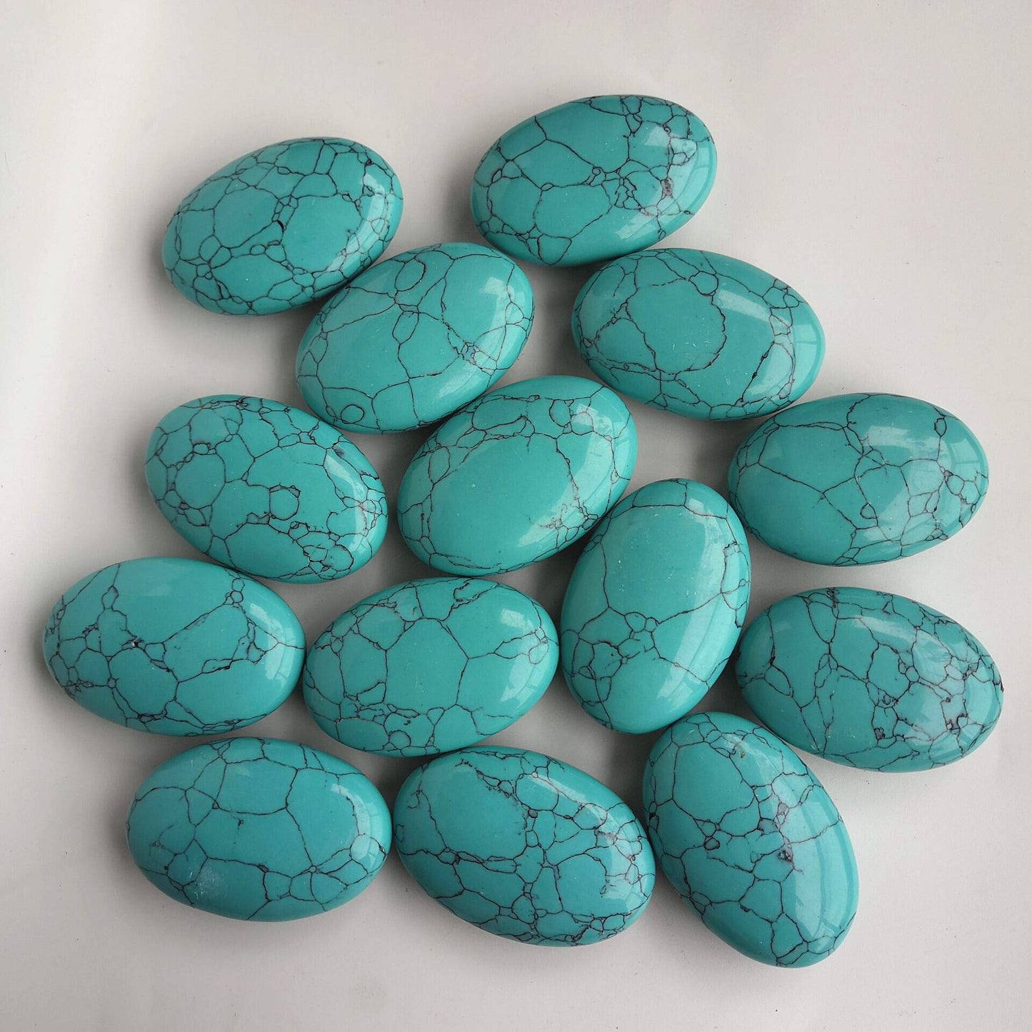 Loveliome Synthesis Green Howlite Turquoise Oval Polished Worry Stones, Healing Crystal Indoor Fountain Stones Massage Energy Anxiety Relief Items