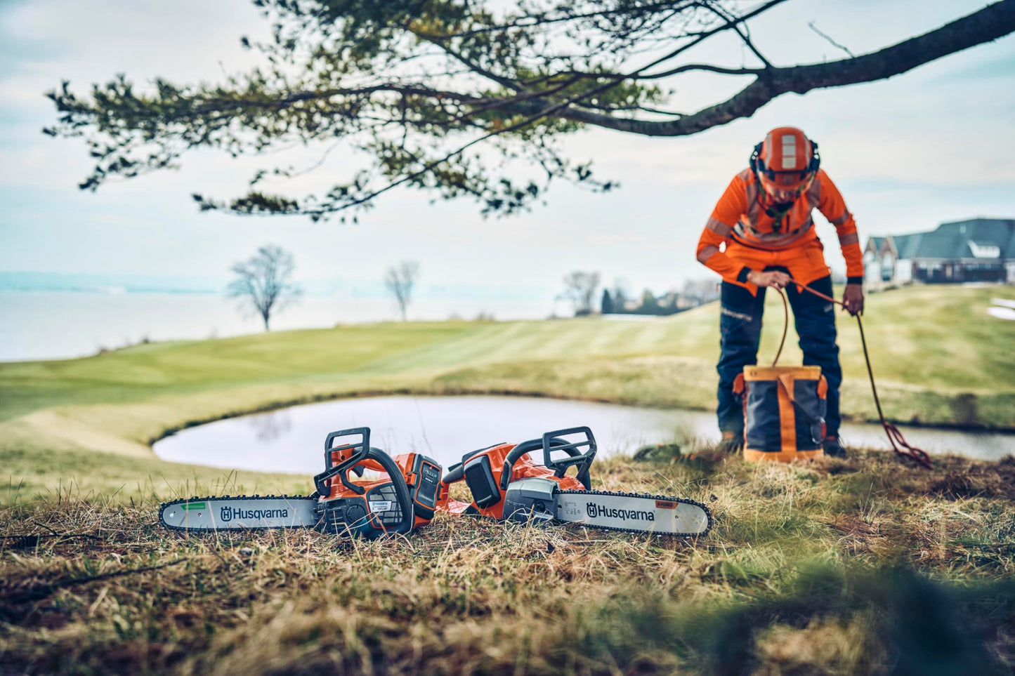 Husqvarna 542i XP 16 Inch 40V Battery Powered Cordless Chainsaw, Battery and Charger Not Included (Tool ONLY), Gifts for Men
