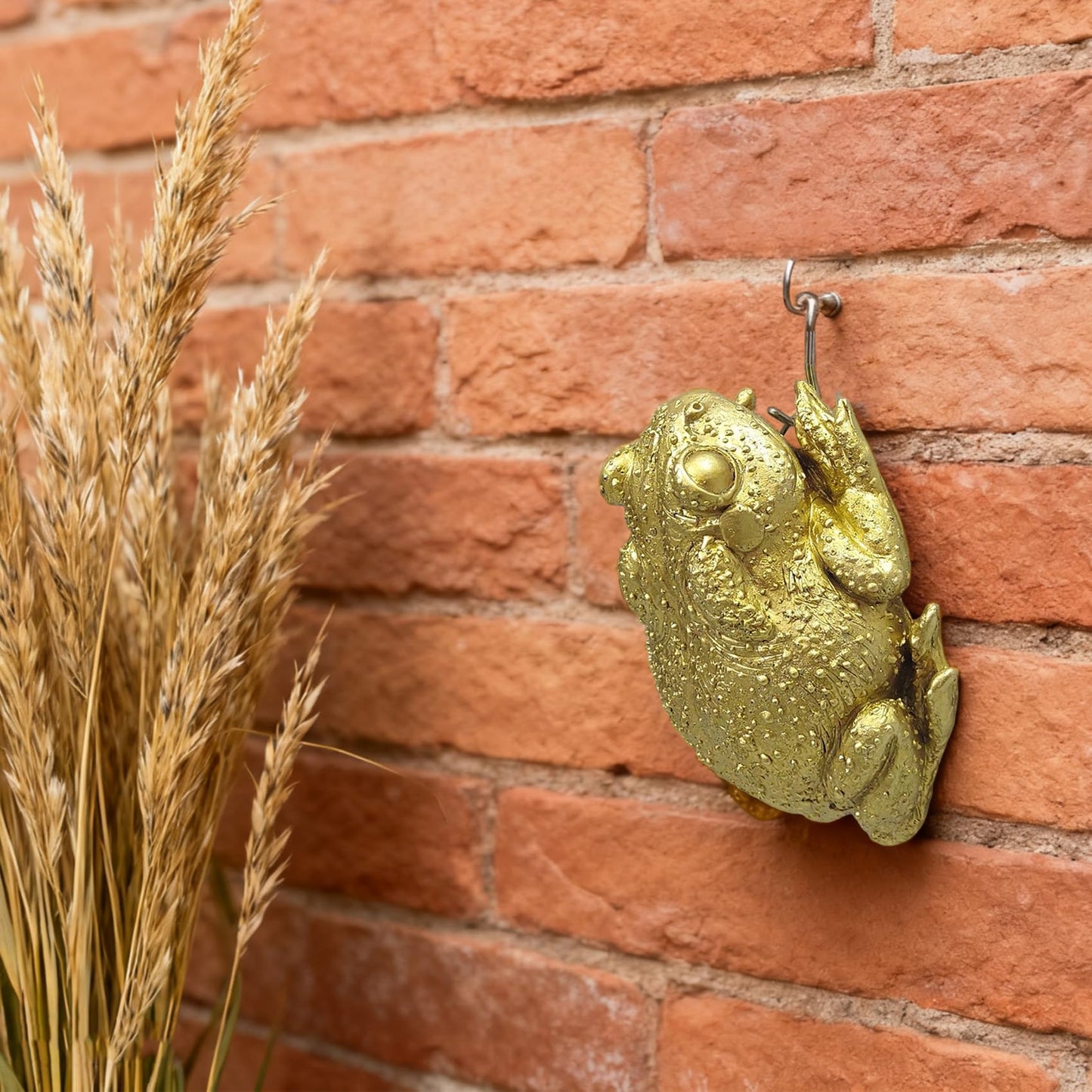 KISWIAR Gold Resin Frog Toad Sculpture, Resin Toad Figurine Wall Hanging Decor, Feng Shui Decoration for Office, Desktop and Garden (Toad)