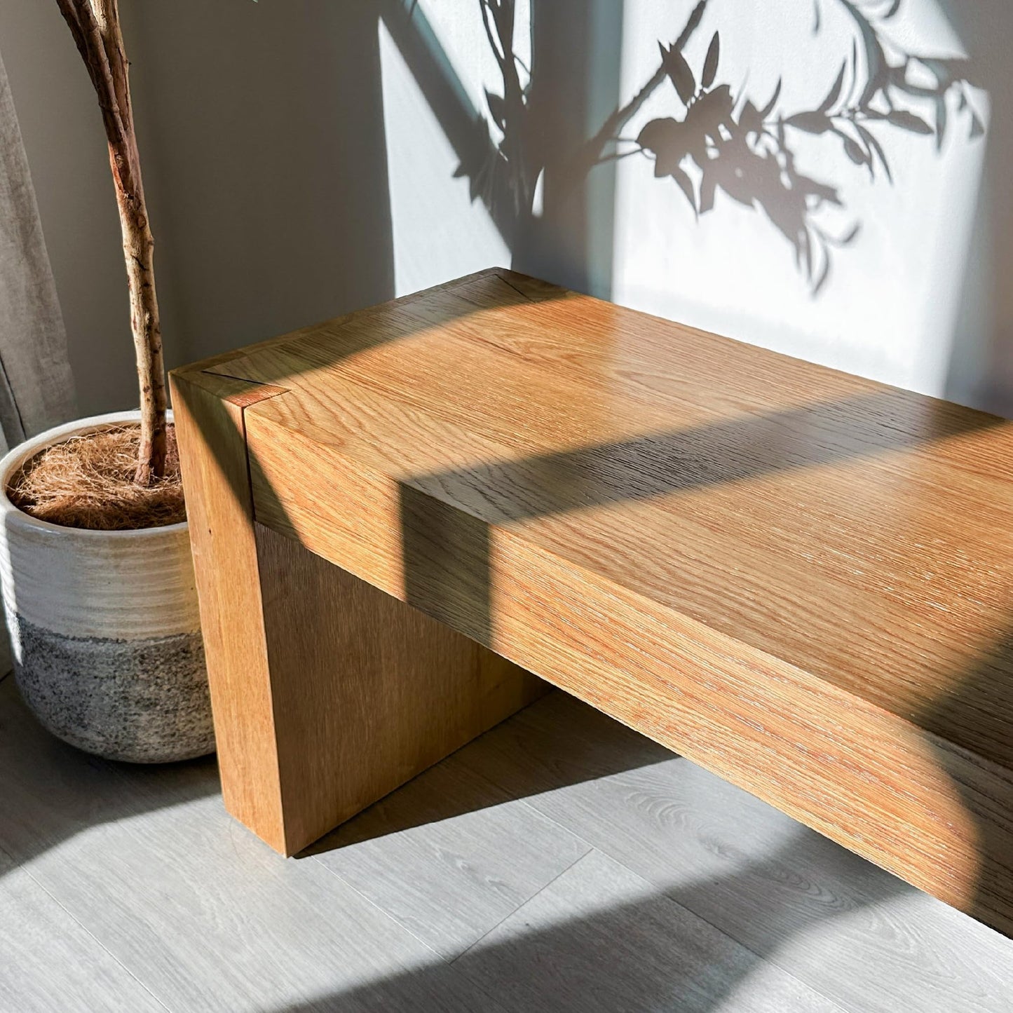 Maven Lane Zeno Bench – Natural Solid Wood – Ideal for Living Room, Entryway and Bedroom Décor