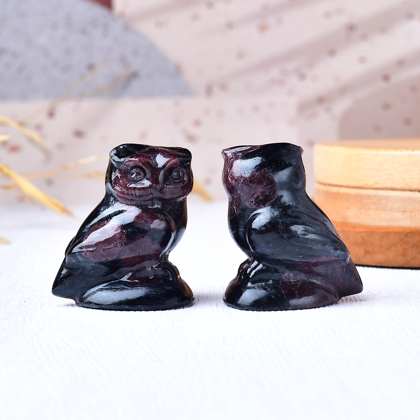 WUYOUSHI Garnet Crystal Owl Figurine Hand Carved Lucky Stone Statue for Healing Home Office Decor Spiritual Gift for Women Men