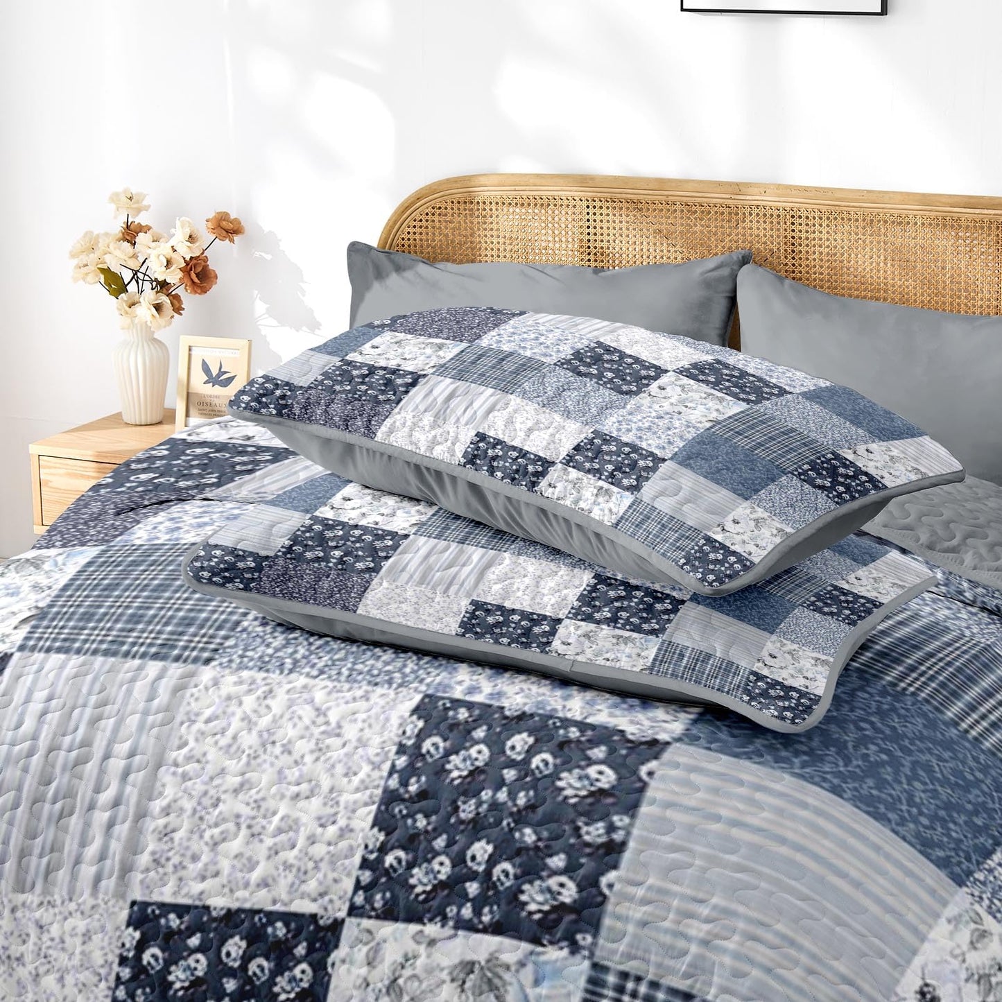 Pamnest Patchwork Quilt Set Queen Size, Floral Boho 3 Pcs Soft Bed Cover Bedding Set, Rustic Blue Farmhouse Lightweight Bedspread Coverlet with 2 Pillow Shams for All Season