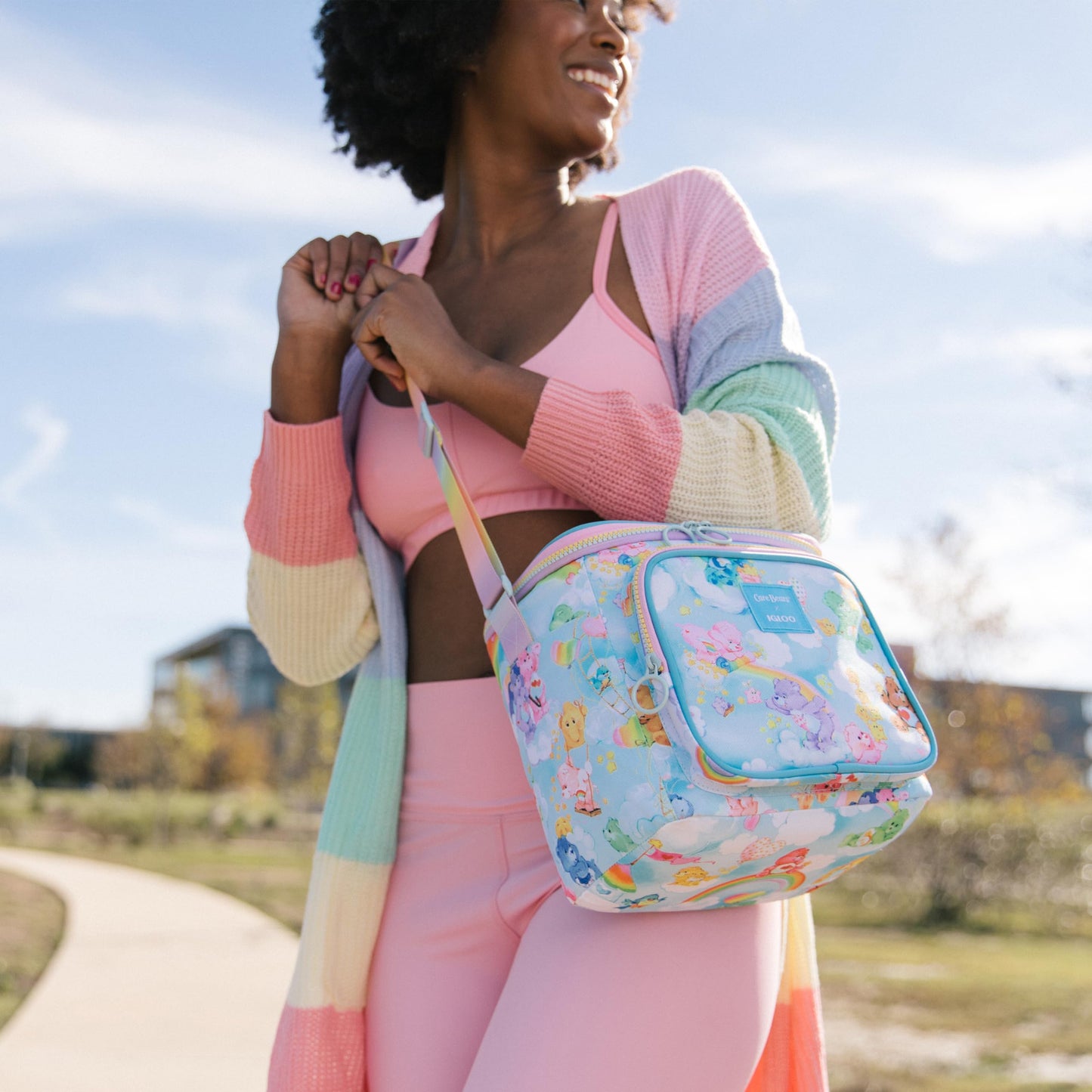Igloo 90s Retro Collection Square Lunch Box Cooler with Front Pocket and Adjustable Strap,Insulated Leakproof Lunch Cooler Bag, Reusable Lunch Tote