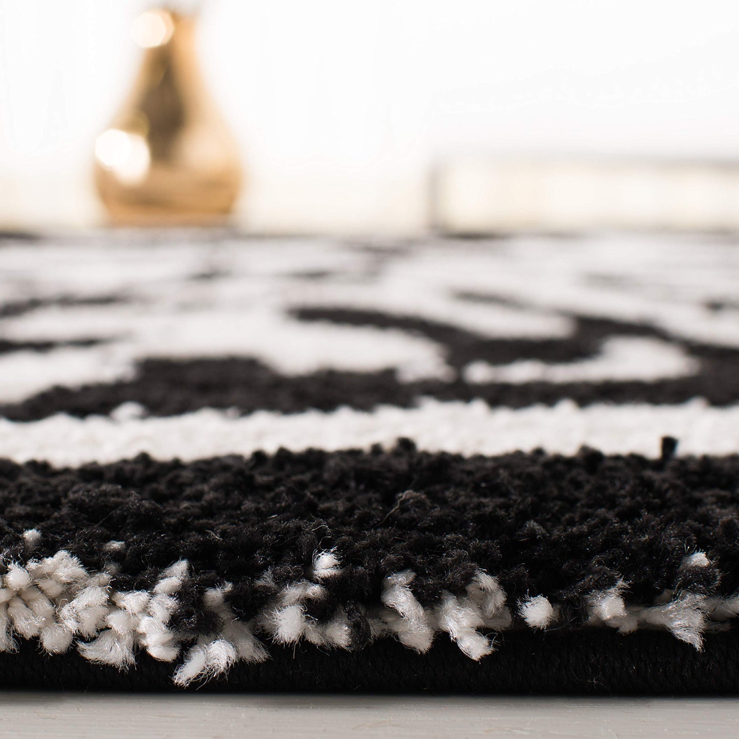 SAFAVIEH Florida Shag Collection Accent Rug - 3'3" x 5'3", Ivory & Black, Non-Shedding & Easy Care, 1.2-inch Thick Ideal for High Traffic Areas in Entryway, Living Room, Bedroom (SG452-1290)
