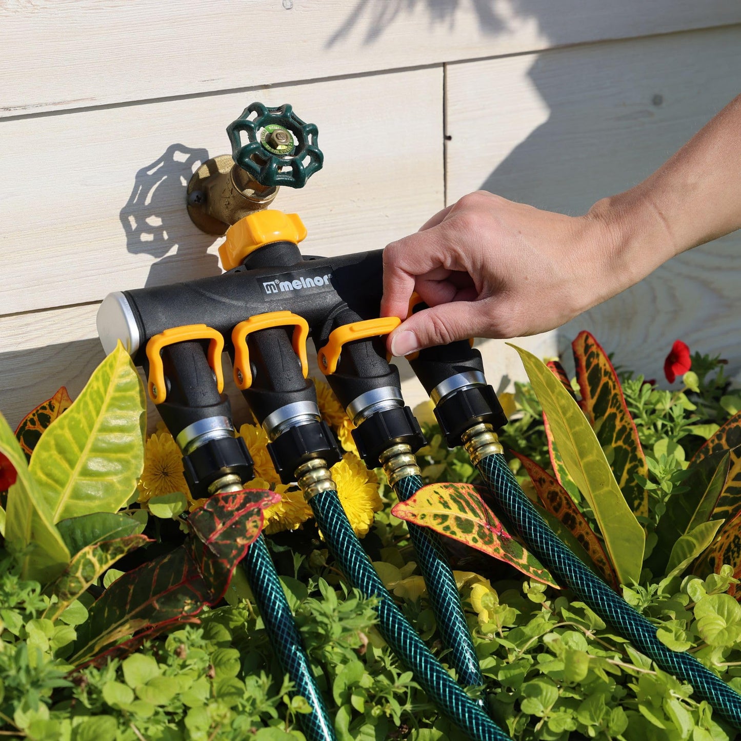 Melnor 65135AMZ 4 Way Lever Flow Through Valve Connector Bundle, Yellow, Black