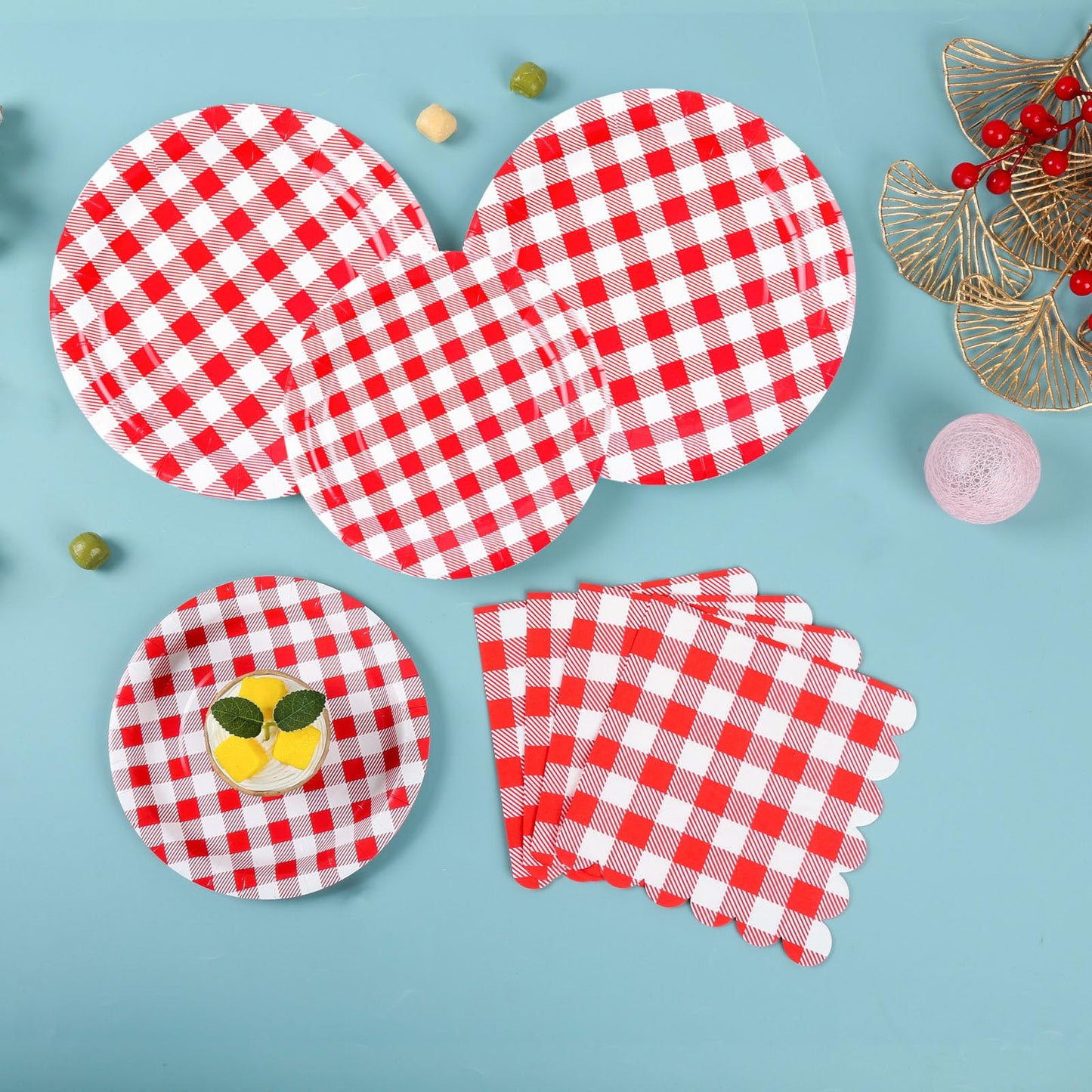 200Pcs Christmas Red Gingham Party Supplies Red Gingham Paper Plates and Napkins Cups Plaid Party Plates Disposable Reds and White Checkered Plates for Christmas Birthday Family Picnic，Serves 50