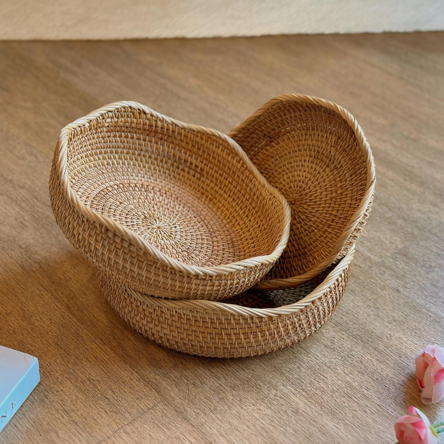 PYNAMIS 3 Pack Natural Rattan Round Wave Bread Basket, Fruit Bowl, Bread Basket Small Wicker Basket, Handmade Rattan Kitchen Decor, Fruit Storage, Basket Organizing, Set of 3 Size