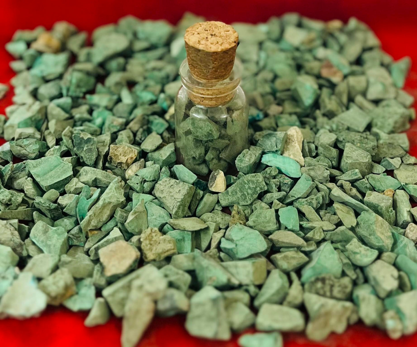 Indian Consigners Malachite Tumbled Stone Chips – 100g Natural Crushed Green Gemstones for Energy Healing, Crystal Grids, Jewelry & Home Decor