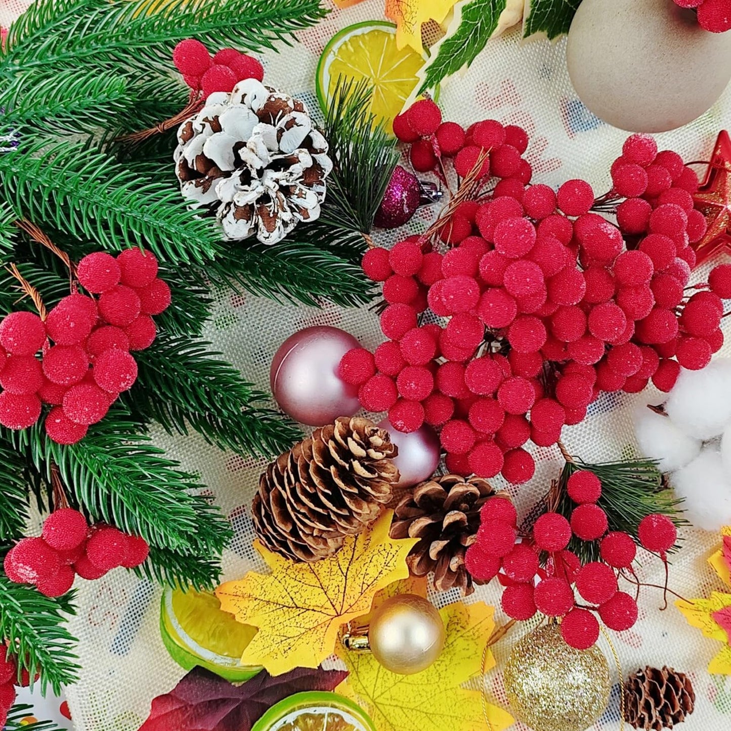 YOOHUA 300PCS 12mm Artificial Holly Berries, Artificial Berry, Mini Frosted Fruit Holly Berries for Christmas Tree Decorations Crafts Party Wedding Holiday Season Winter Décor Home Decor
