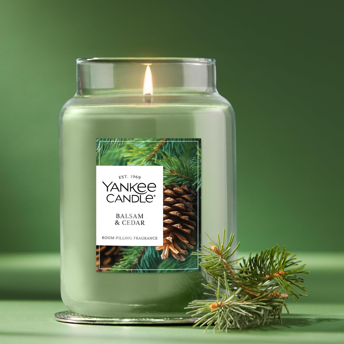 Yankee Candle Balsam & Cedar, Scented Candle, 22oz Large Jar with up to 150 Hour Burn Time, Giftable