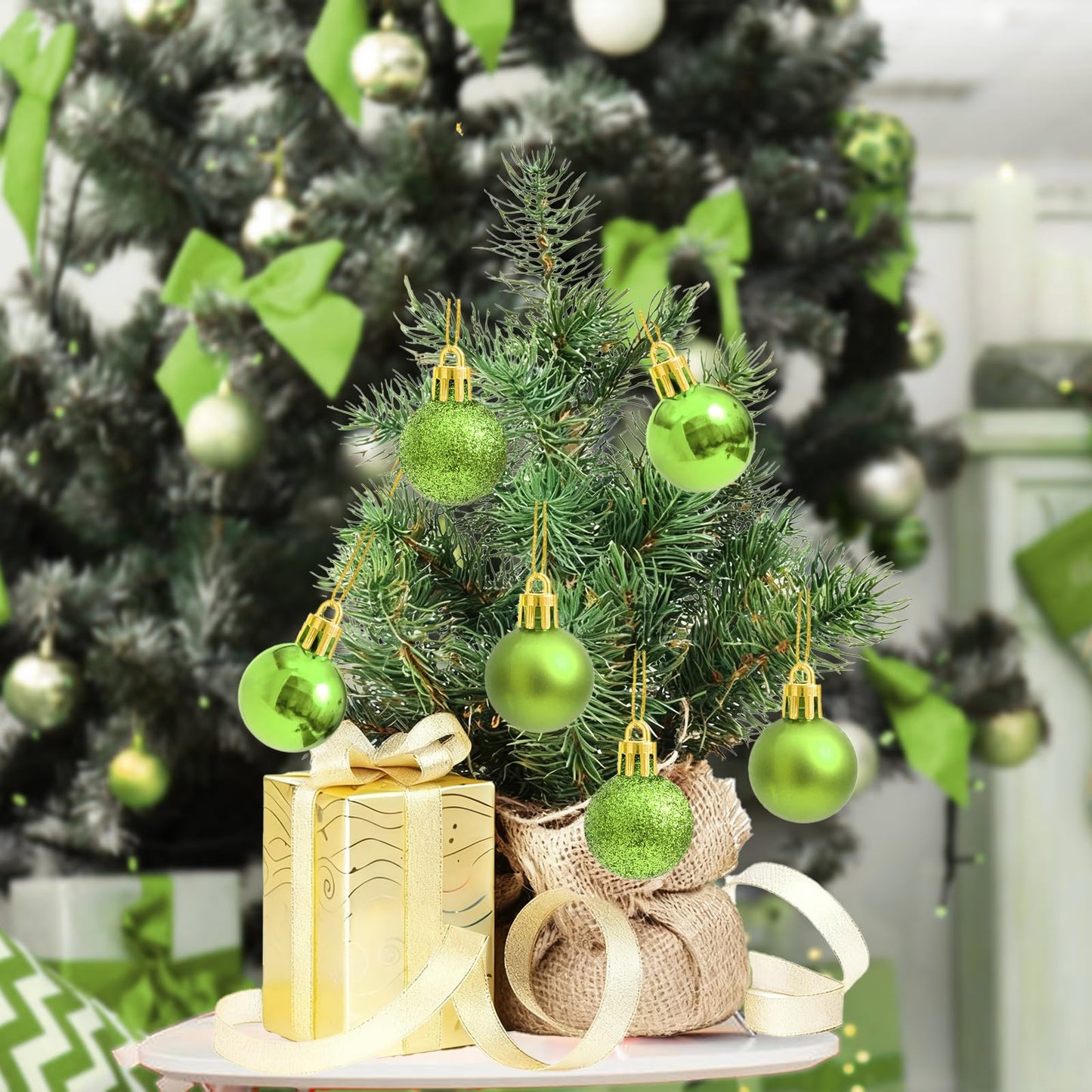 24PCS Christmas Ball Ornaments，1.18 Inch Mini Green Glitter Christmas Balls Xmas Tree Hanging Decorations Decorative Balls for Xmas Tree Outdoor Indoor DIY Craft Party Supplies