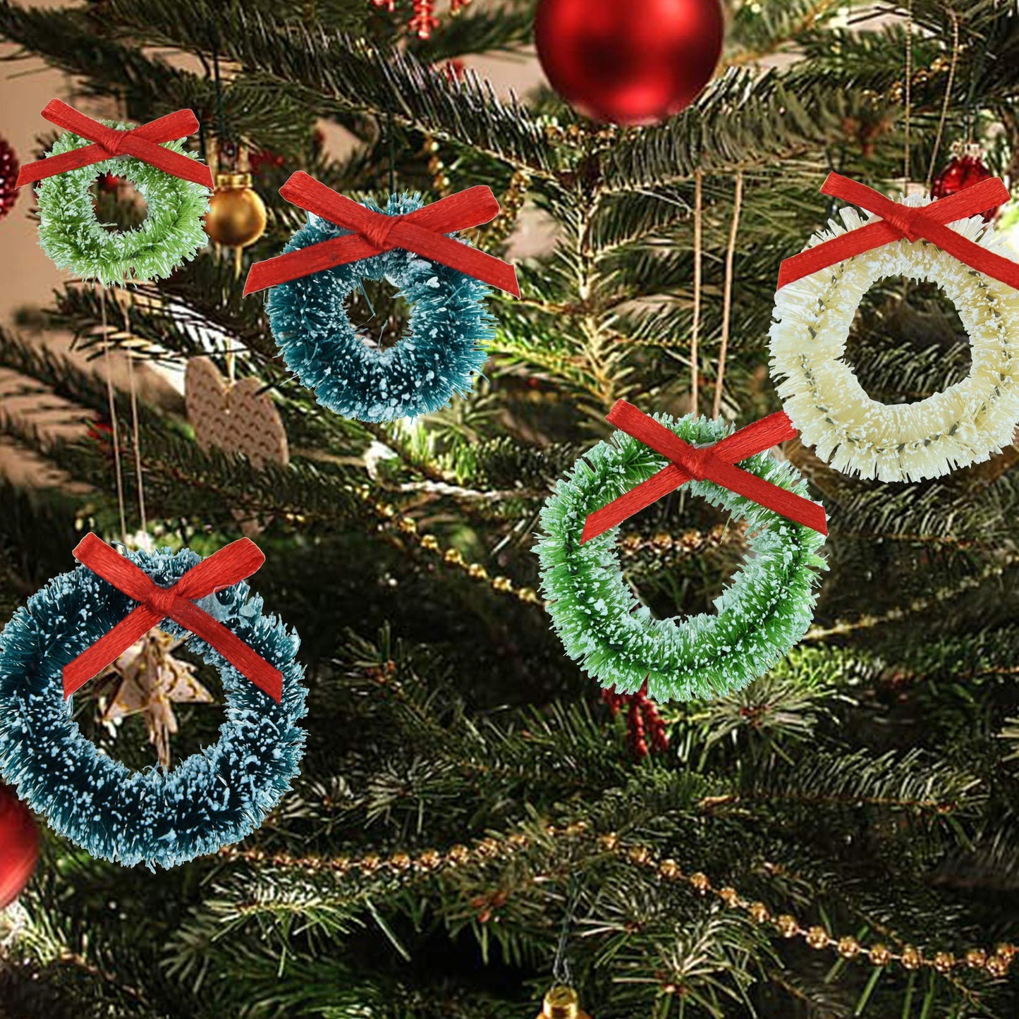 Topbuti 18 Pcs Mini Christmas Wreaths Decorations Artificial Miniature Frost Sisal Christmas Tree Wreaths for Dollhouse Embellishments, Xmas Tree Hanging, Card Model Making, Arts and Crafts Décor