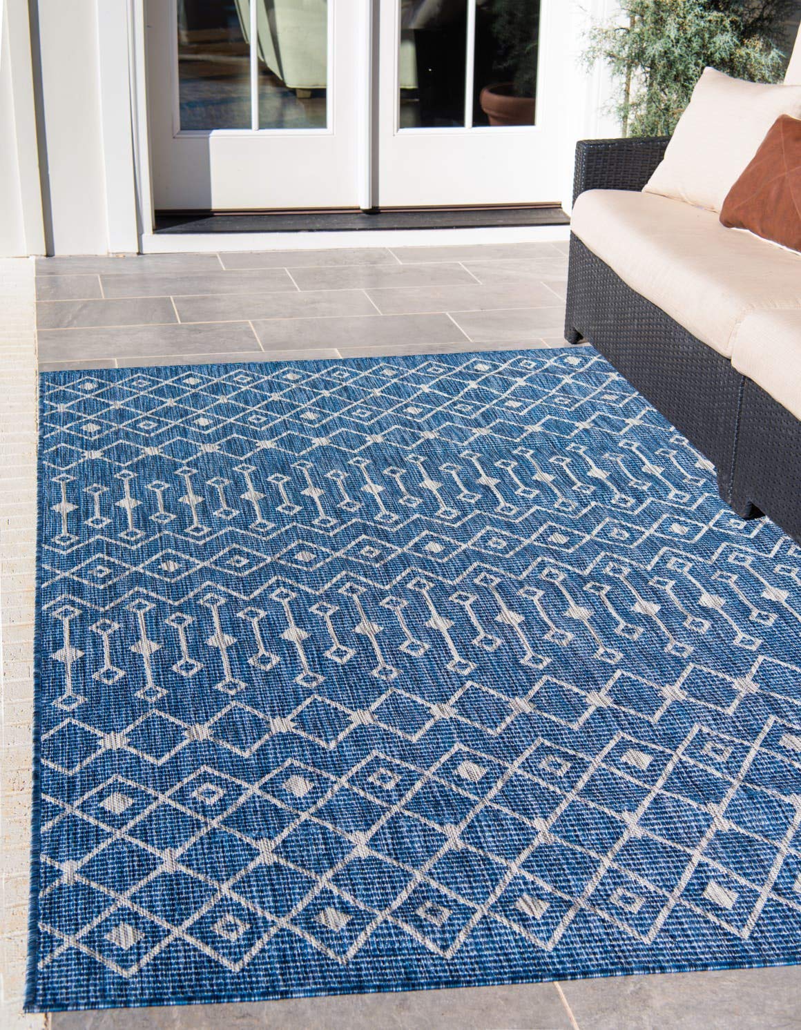 Unique Loom Outdoor Trellis Collection Area Rug - Tribal Trellis (8' x 10' Rectangle, Blue/ Ivory)