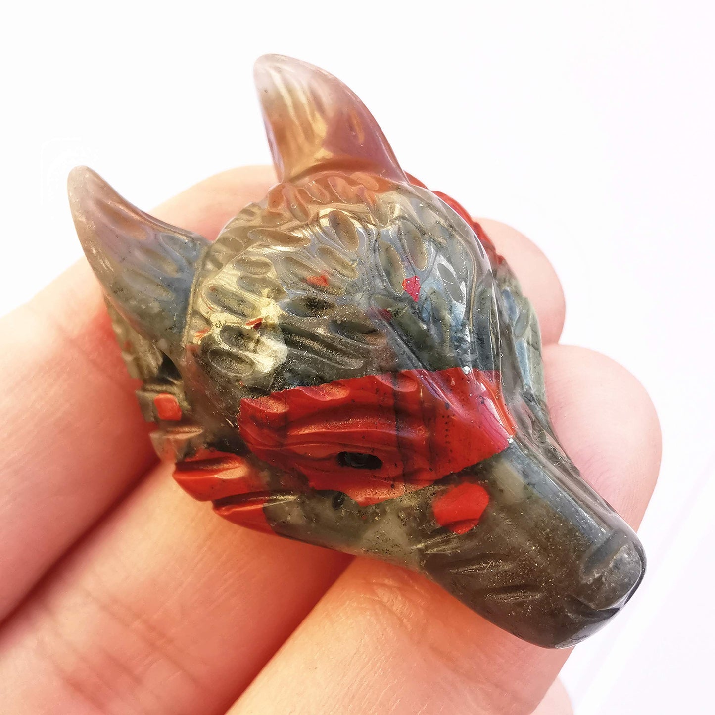 Bacatgem Natural African Bloodstone 1.57 inchs Wolf Head Pocket Crystals and Healing Stone Figurine,Haped DIY-Jewelry Pendant