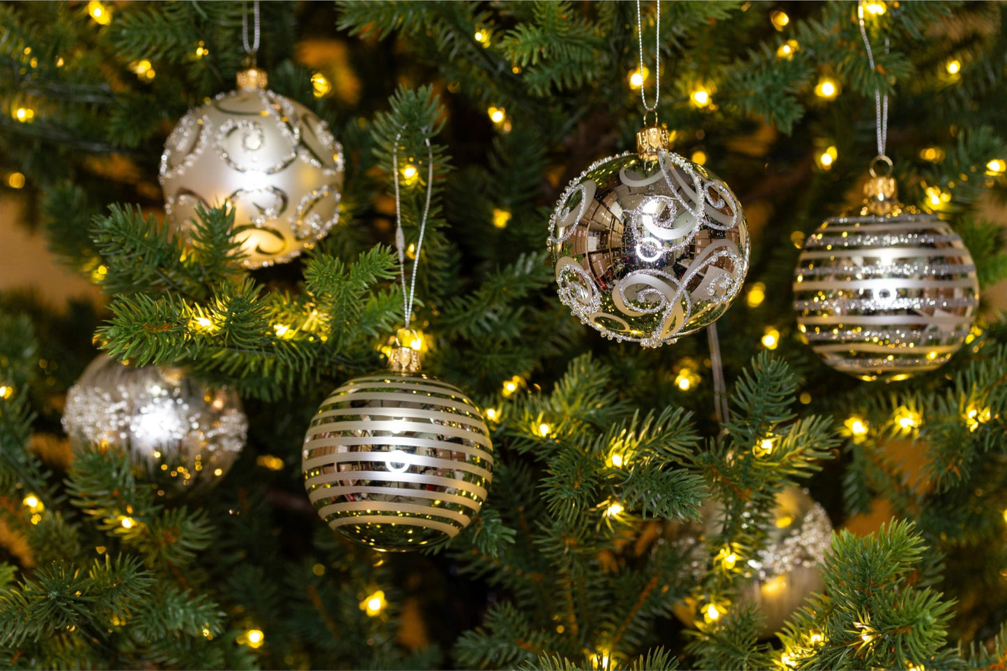 Luxury Handcrafted European Glass Christmas Ball Ornaments - Set of 6 - Silver & White - Satin & Shine - 8 cm - Mouth-Blown & Hand-Painted