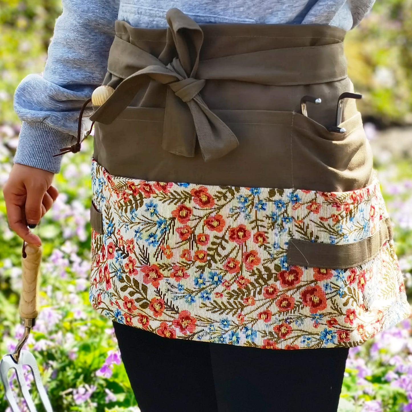 MILCIL Women's Floral Waist Apron, Gardening & Kitchen Apron, Half Cute, Peach Blossom, 8 Pockets, One Size Fits All