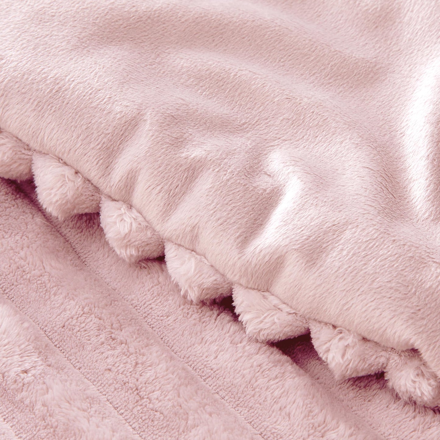 BEDELITE Fleece Queen Comforter Set -Super Soft & Warm Fluffy Pink Bedding, Luxury Fuzzy Heavy Bed Set for Winter with 2 Pillow Cases