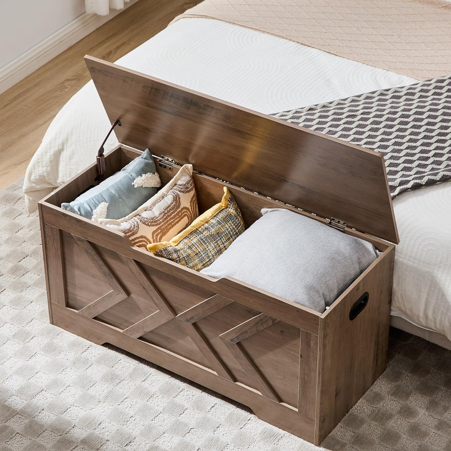 XDliv 39.4” Storage Bench, Extra Large Entryway Bench with Storage,Storage Chest with 2 Safety Hinges,Blanket Storage,Shoe Storage Chest for Bedroom,Living Room,Easy Assembly. (Greige)