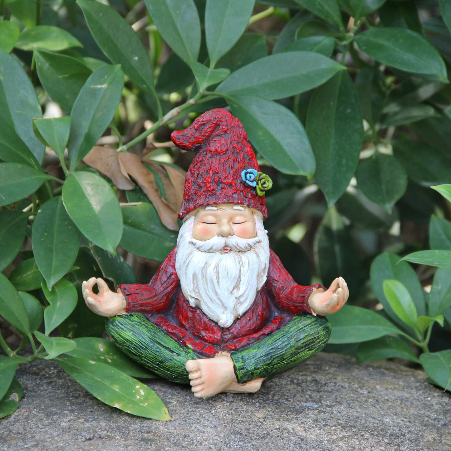 Smadeer Garden Yoga Gnome Statue, Outdoor Gnomes Figurine with Solar Lights, Knome in Yoga Pose for Garden Decor, Elf Sculptures and Statues for Patio Lawn Yard