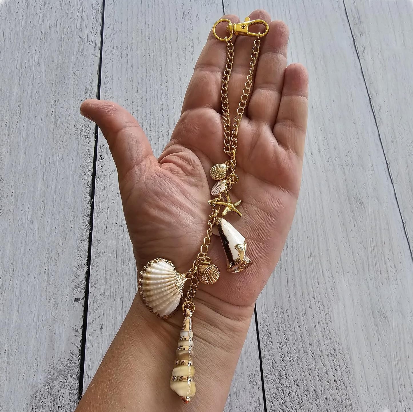 Sea Shells Car Decor,Cute Coastal Hanging Charm for Rear View Mirror, Boho Beach Themed Car Accessories,Hand-Made Starfish Conchas Aesthetic Ornament Pendant for Women