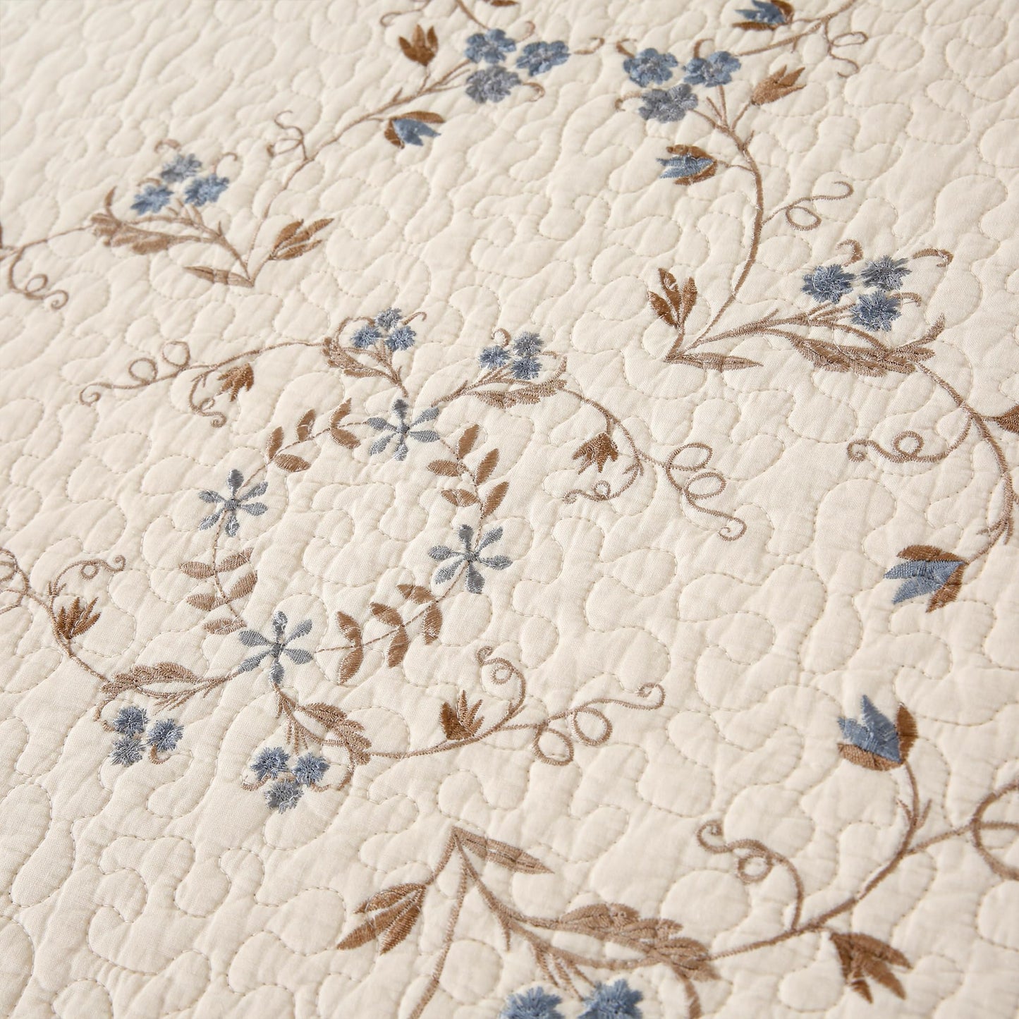Quilt Set Blue Floral 3D Embroidery Pattern 3 PCS 100% Cotton Reversible Quilted Embroidered Decorative Bedspreads Coverlet Set, Lightweight &Soft King Size White Bedding Coverlet for All Season