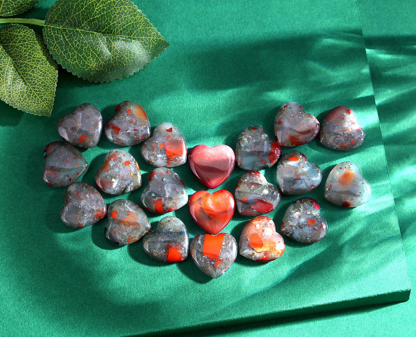 QINJIEJIE 20PCS African Bloodstone Heart Stones Crystals Bulk Love Shaped Worry Stone Heart Rock Pocket Polished Palm Gems Crystal Reiki Balancing Wholesale Carved Stone Decor Gift