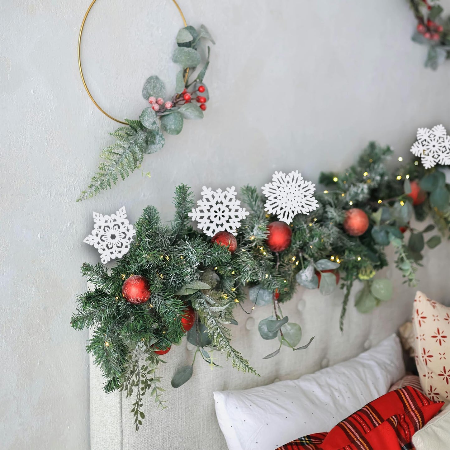 16Pcs White Snowflakes Ornaments Wooden Snowflake Christmas Ornament for Winter Home Tree Garland Christmas Decoration Holiady Crafts 8 Styles White Hollowed Hanging Ornaments