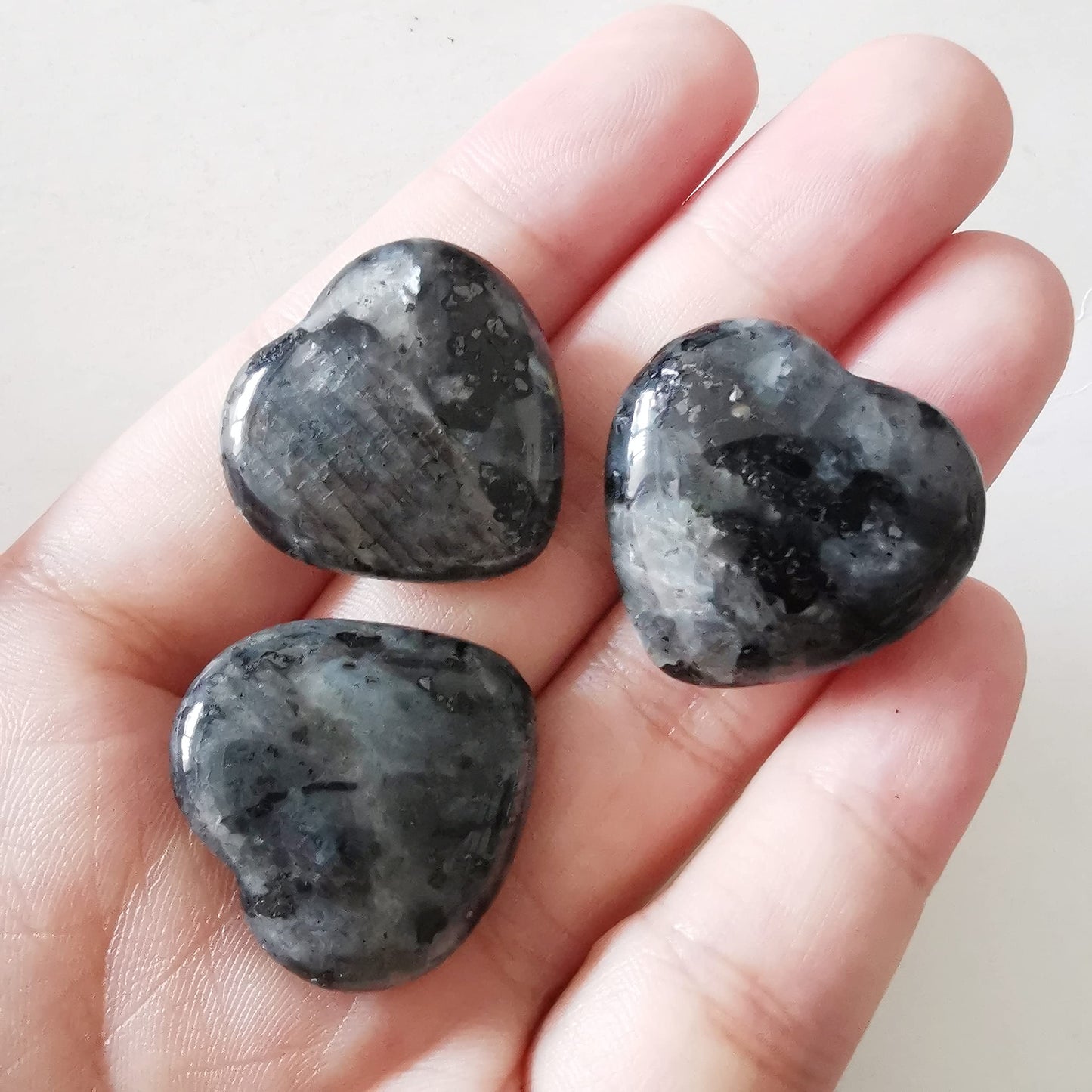 Bacatgem 3 Pcs Natural Black Labradorite Pocket Palm Thumb Healing Crystal Heart Love Worry Stones,1 inches Reiki Balancing Crystal and Healing Stones