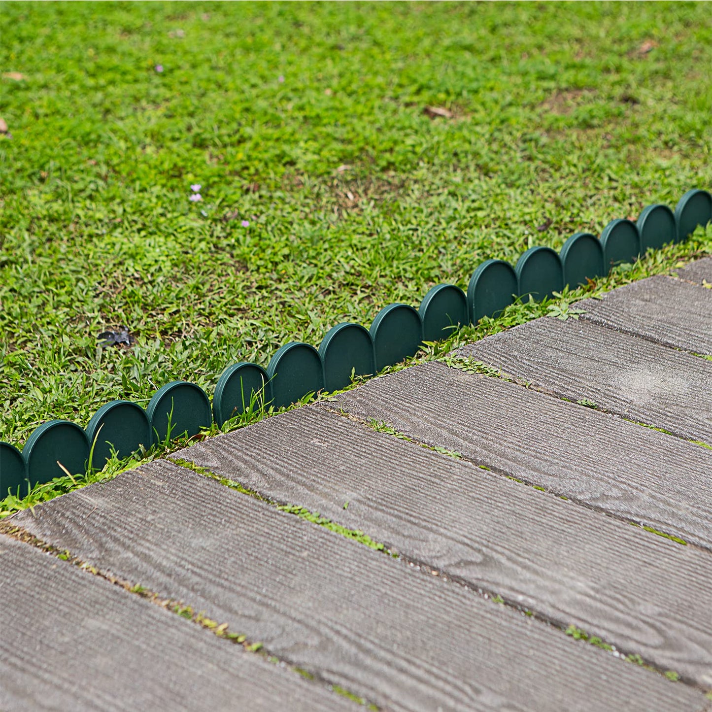 Evelyne Garden Border Edging in Half Round (Semicircle) Arched Design - 15pcs Green Yard Landscaping Fence Liner Lawn Edge Barrier - 20ft. Kit of Decorative Lawn Landscape Panels Elements