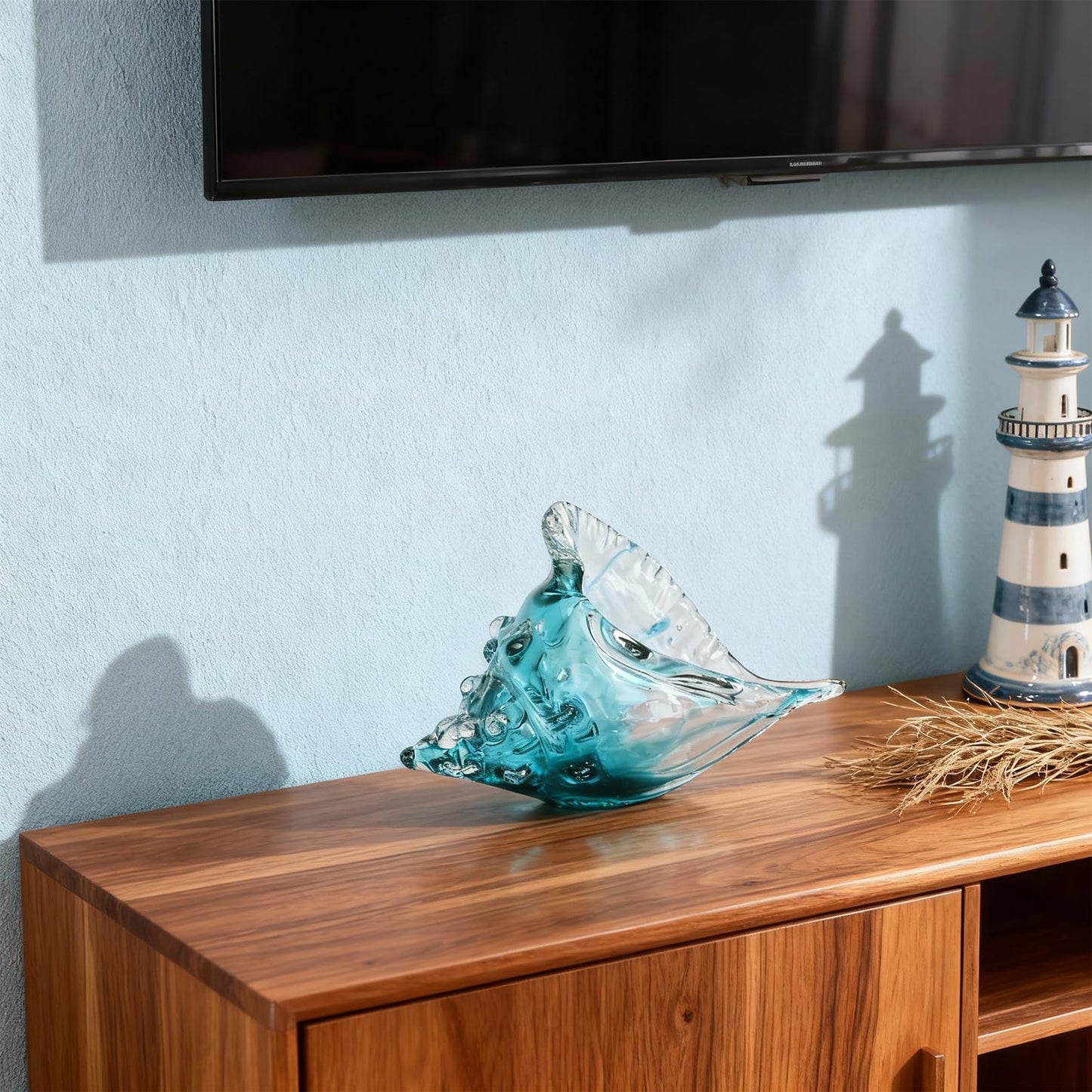 Hand-blown glass conch sculpture, modern green sea glass art decorative conch statue, coastal decor shell sculpture, suitable for living room TV cabinets, offices, shelf decorations and ornaments.