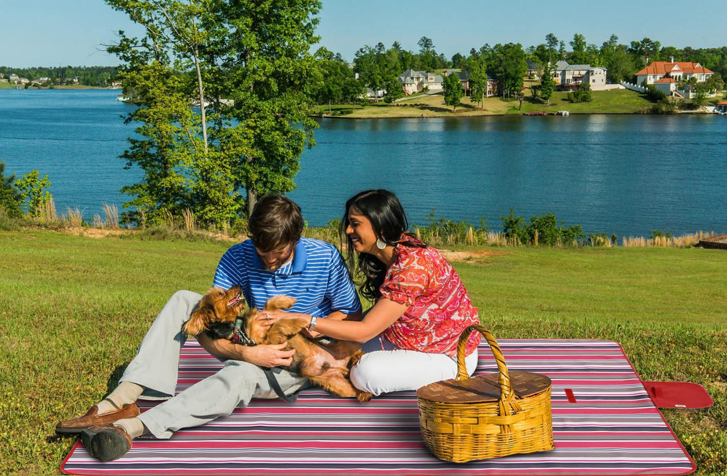 FashionLive Beach Blanket Picnic Mat Sandproof Waterproof Extra Large Outdoor Camping Blanket Foldable Portable Picnic Mat for Travel Hiking Music Festival Park Lawn Grass Red Lines