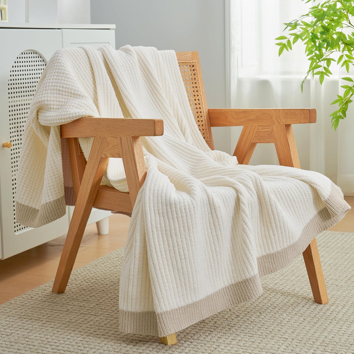 Amélie Home Chenille Throw Blanket, Soft Cozy Waffle Throw for Couch & Sofa, Warm Yet Lightweight, Breathable All-Season Throws for Women Men, Housewarming, Birthdays, 50"x60", Ivory