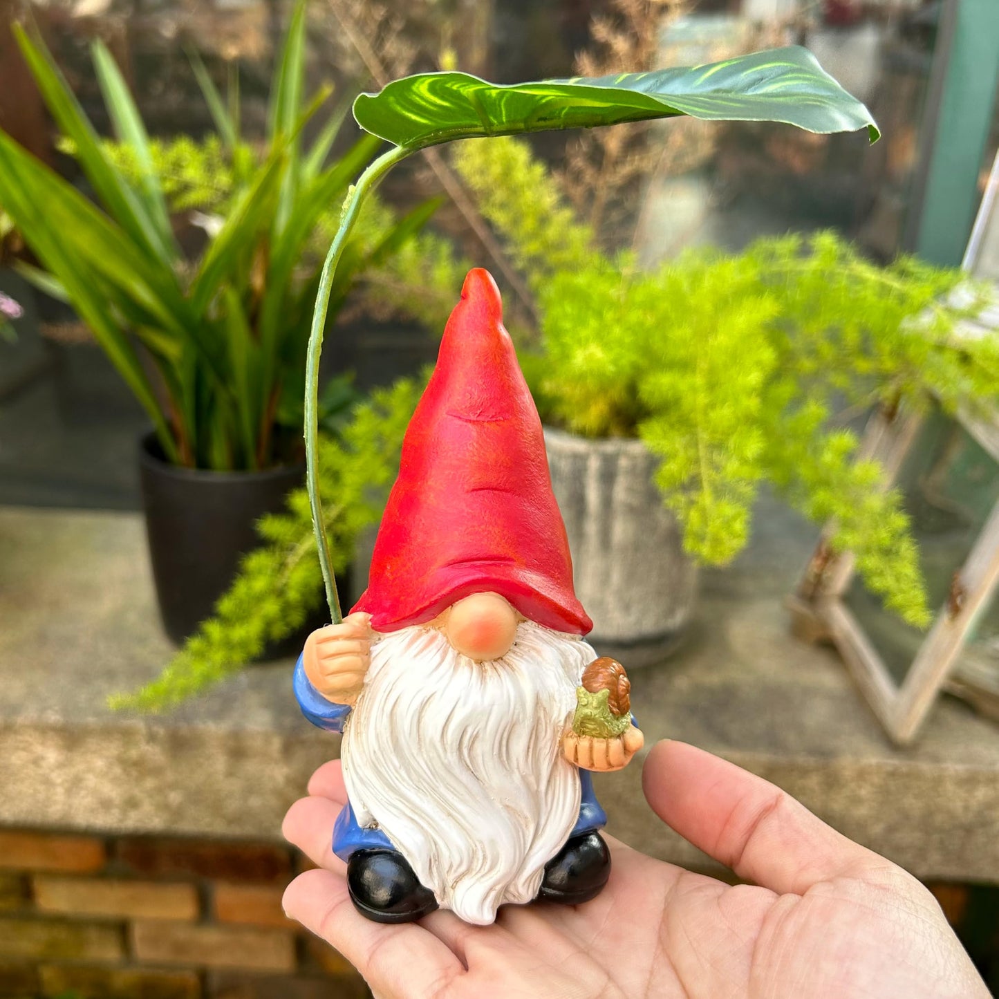 WSHMZYHOME Garden Gnome Statue Decoration with Leaf Umbrella, 6.5” Figurine Ornament for Indoor Outdoor Home Patio Yard Lawn, for Gnome Lovers & Garden Enthusiasts，Mom，Women