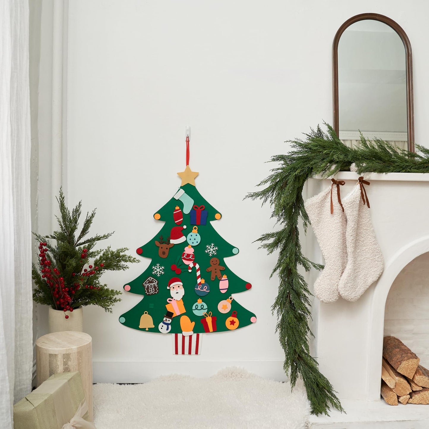 Beautiful Felt Christmas Tree for Kids - Fun & Safe Christmas Decoration Activity with Detachable Ornaments for Hours of Play - Keeps Toddlers Entertained for Hours During The Holiday Season