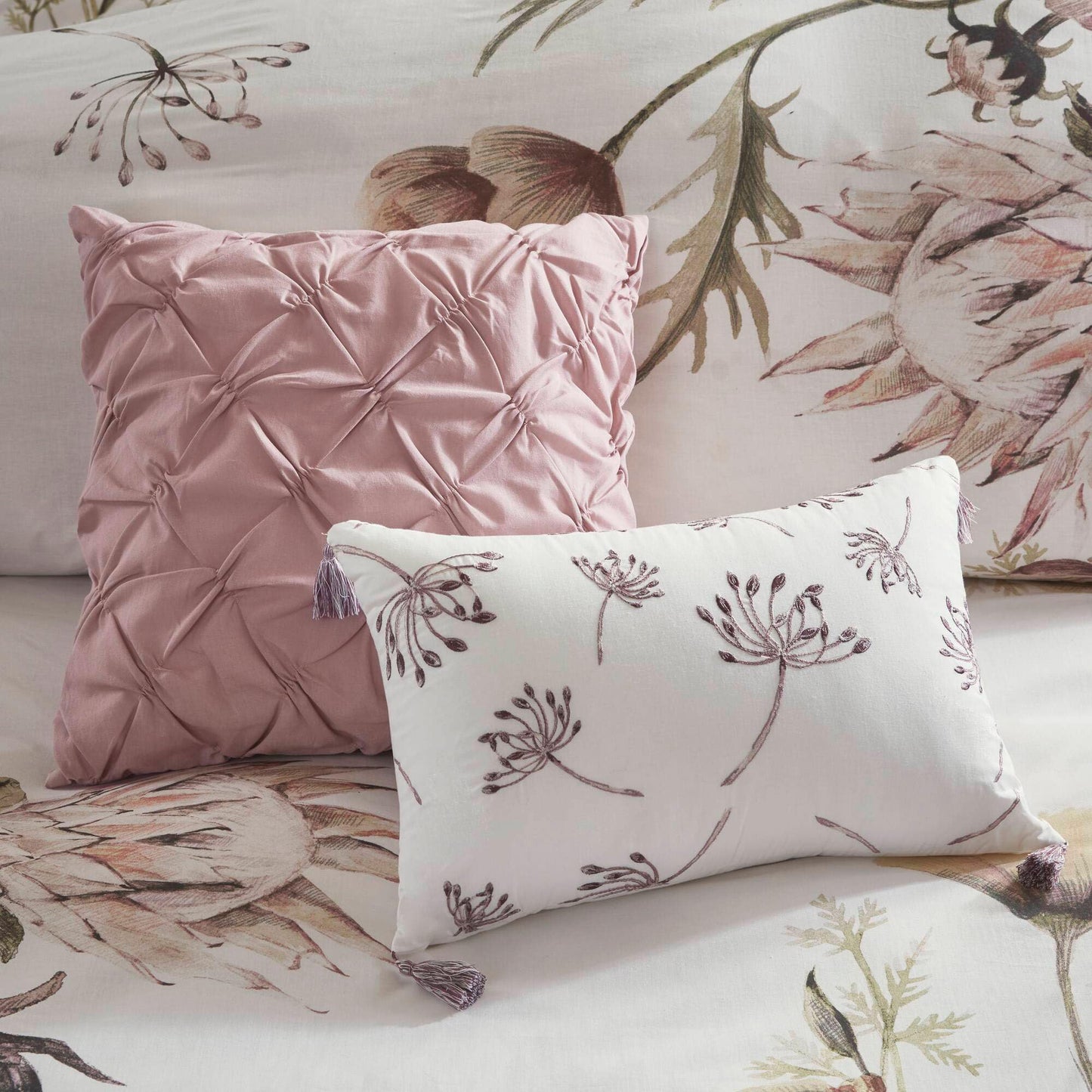 Madison Park Floral Queen Comforter Set, Cotton Rich Bedding Set Feminine Design Shabby Chic Queen Size Comforter Sets, All Season Bed Cover with Shams, Bed Skirt, Décor Pillow, Blush 8 Piece