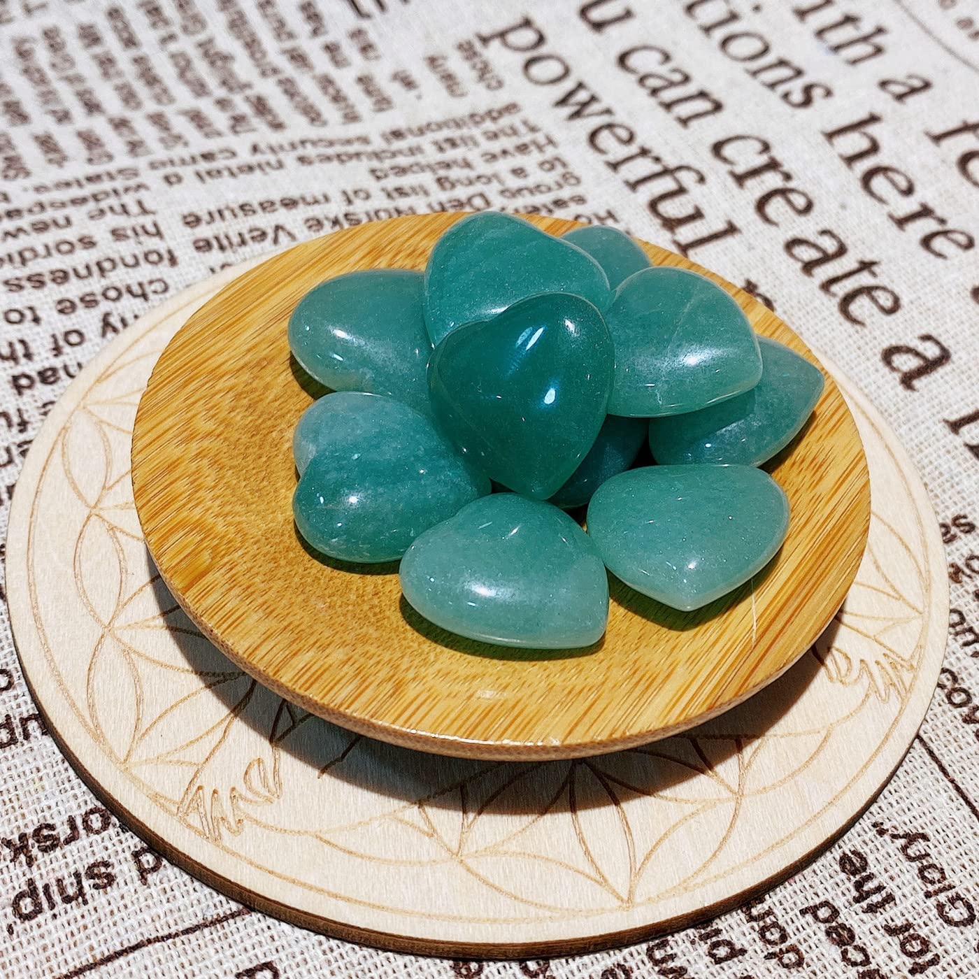 QINJIEJIE 10 PCS Green Aventurine Crystal Thick Heart Healing Crystals Polished Love Heart Shaped Stones Bulk Gemstones Set Palm Worry Stone Reiki Green Crystal Worry Stone Love Gift for Teacher