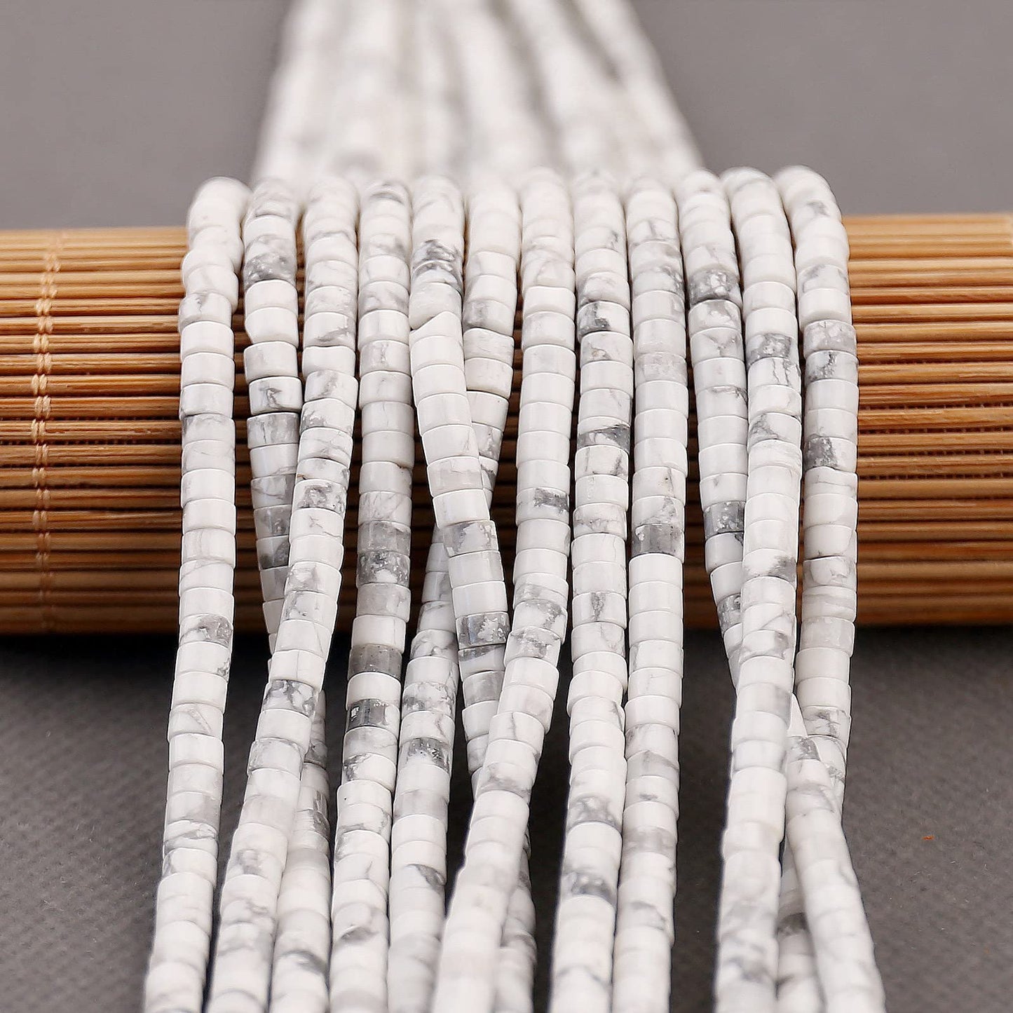 BONNY BOXX 150PCs Natural White Turquoise Spacer Beads, Loose Semi Precious Flat Round Gemstone Heishi Disc Stone Beads for Beading Jewelry Making 4mm*2mm
